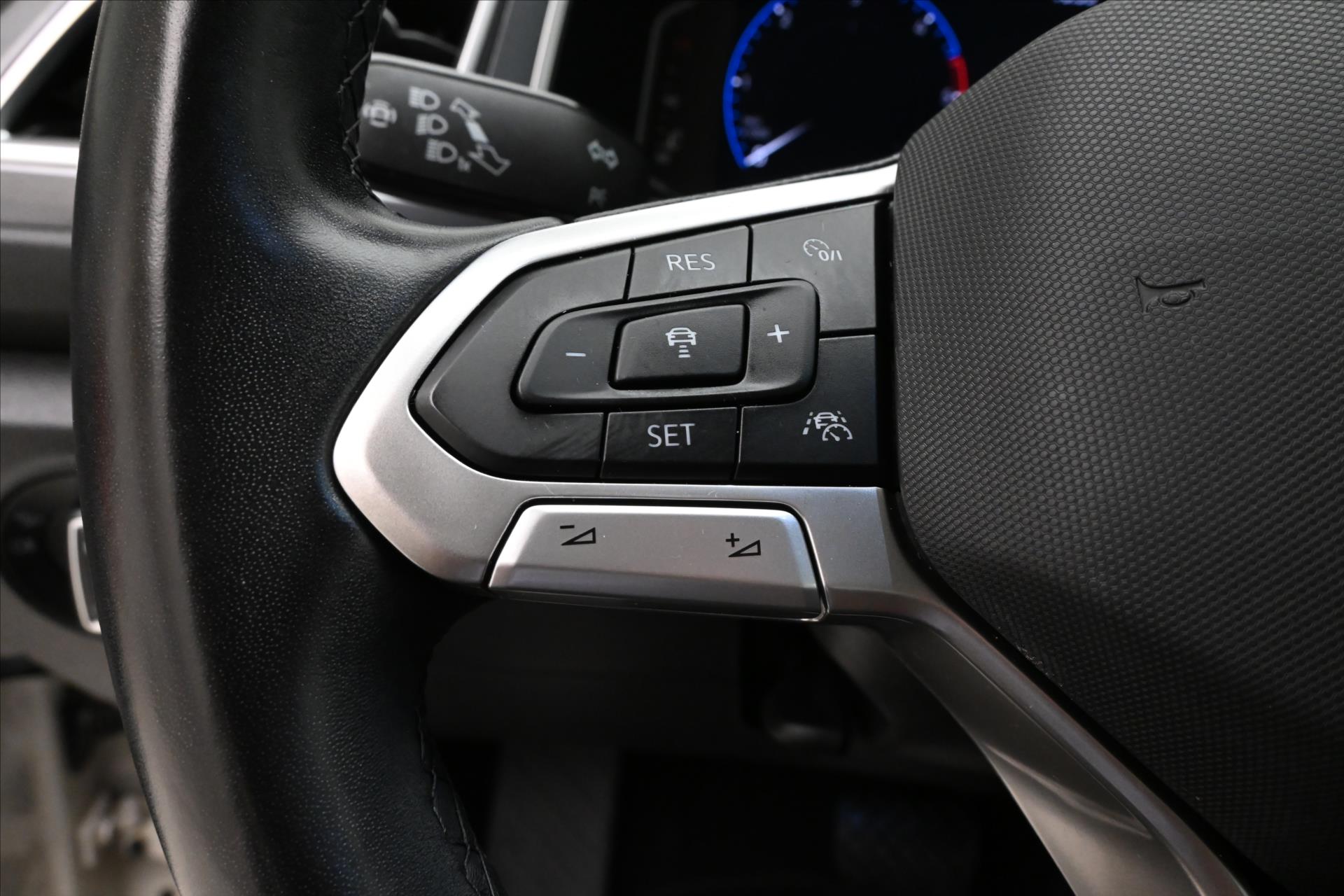 Hlavní fotografie vozu Volkswagen T-Roc 2,0 TDI 110 kW DSG STYLE Záruka až 5 let (22)