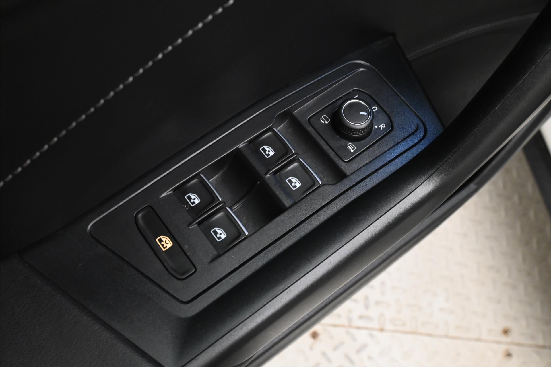 Hlavní fotografie vozu Volkswagen T-Roc 2,0 TDI 110 kW DSG STYLE Záruka až 5 let (24)