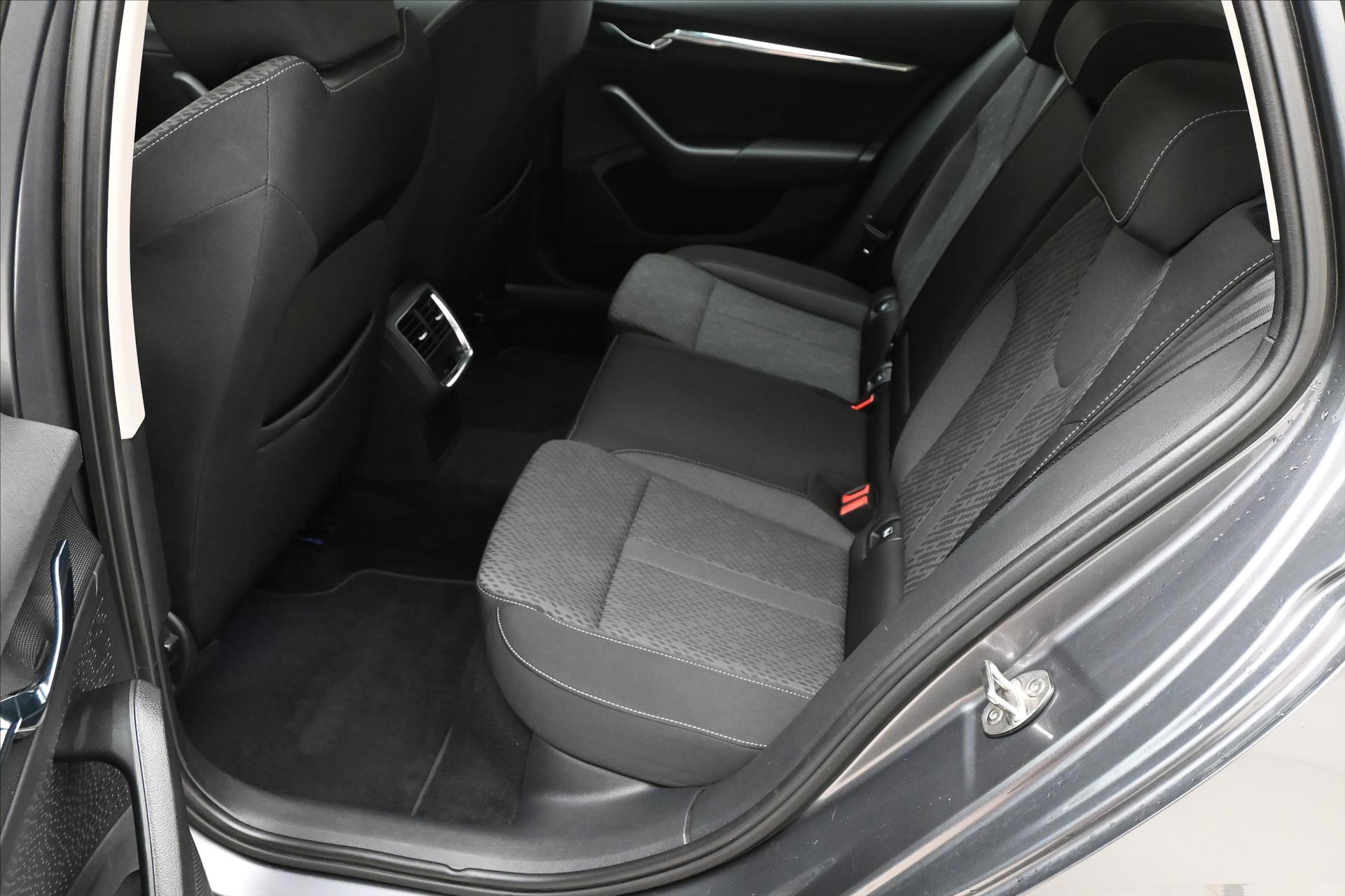 Hlavní fotografie vozu Škoda Octavia 2,0 TDI 110kW DSG Style Záruka až 5 let (14)