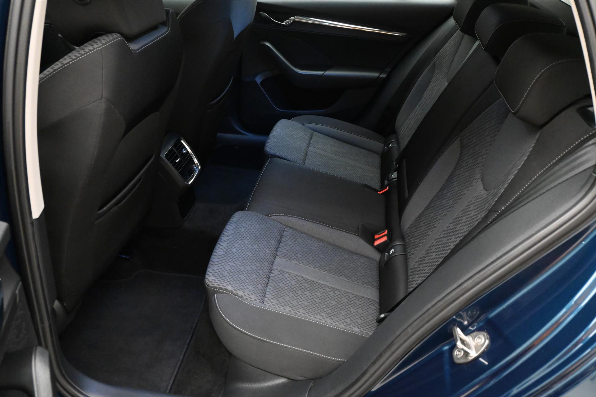 Hlavní fotografie vozu Škoda Octavia 2,0 TDI 110 kW DSG STYLE Záruka až 5 let (14)