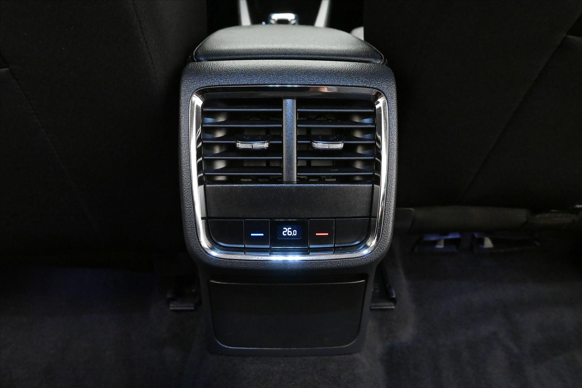 Hlavní fotografie vozu Škoda Octavia 2,0 TDI 110kW DSG Style Záruka až 5 let (23)