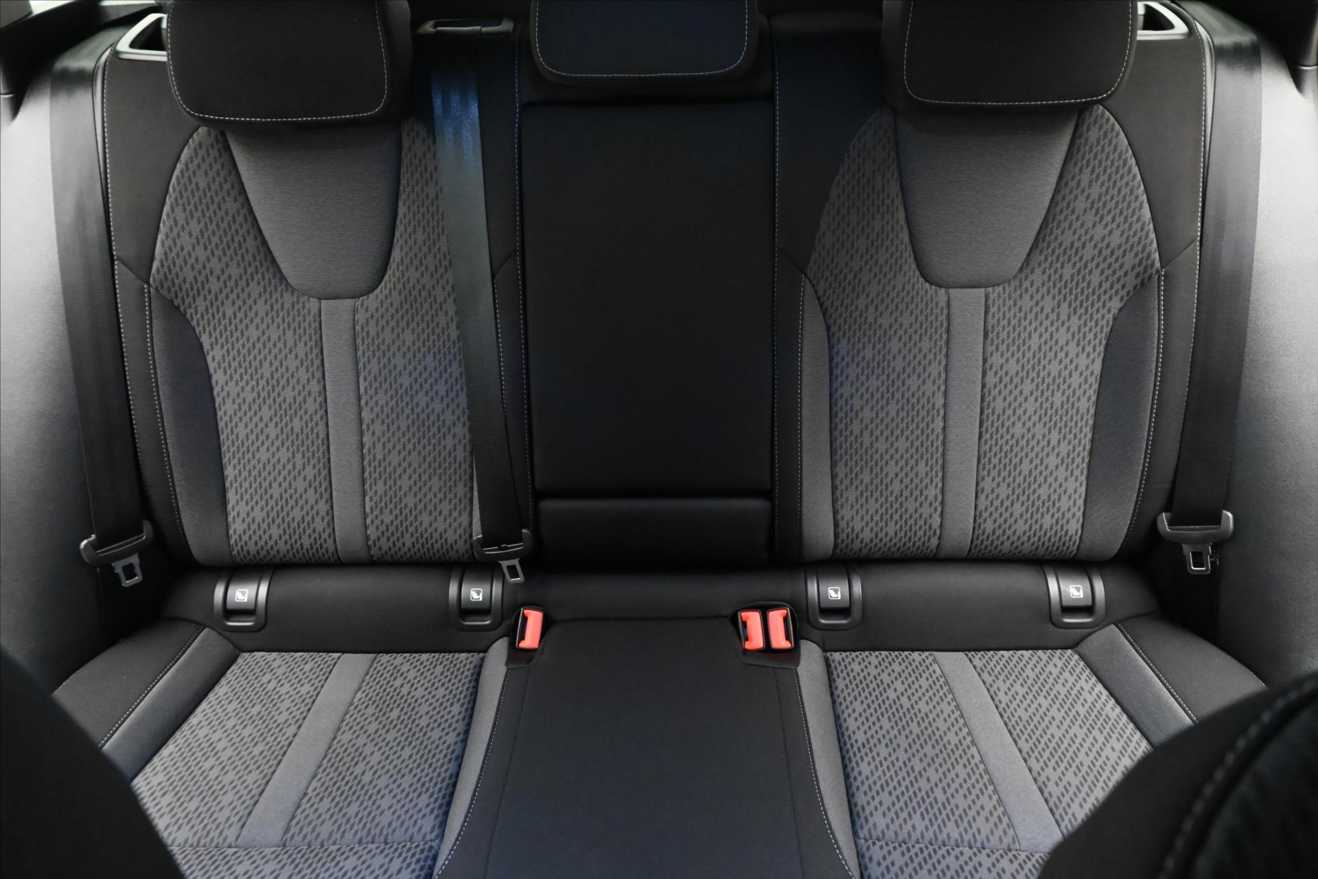 Hlavní fotografie vozu Škoda Octavia 2,0 TDI 110kW DSG Style Záruka až 5 let (29)