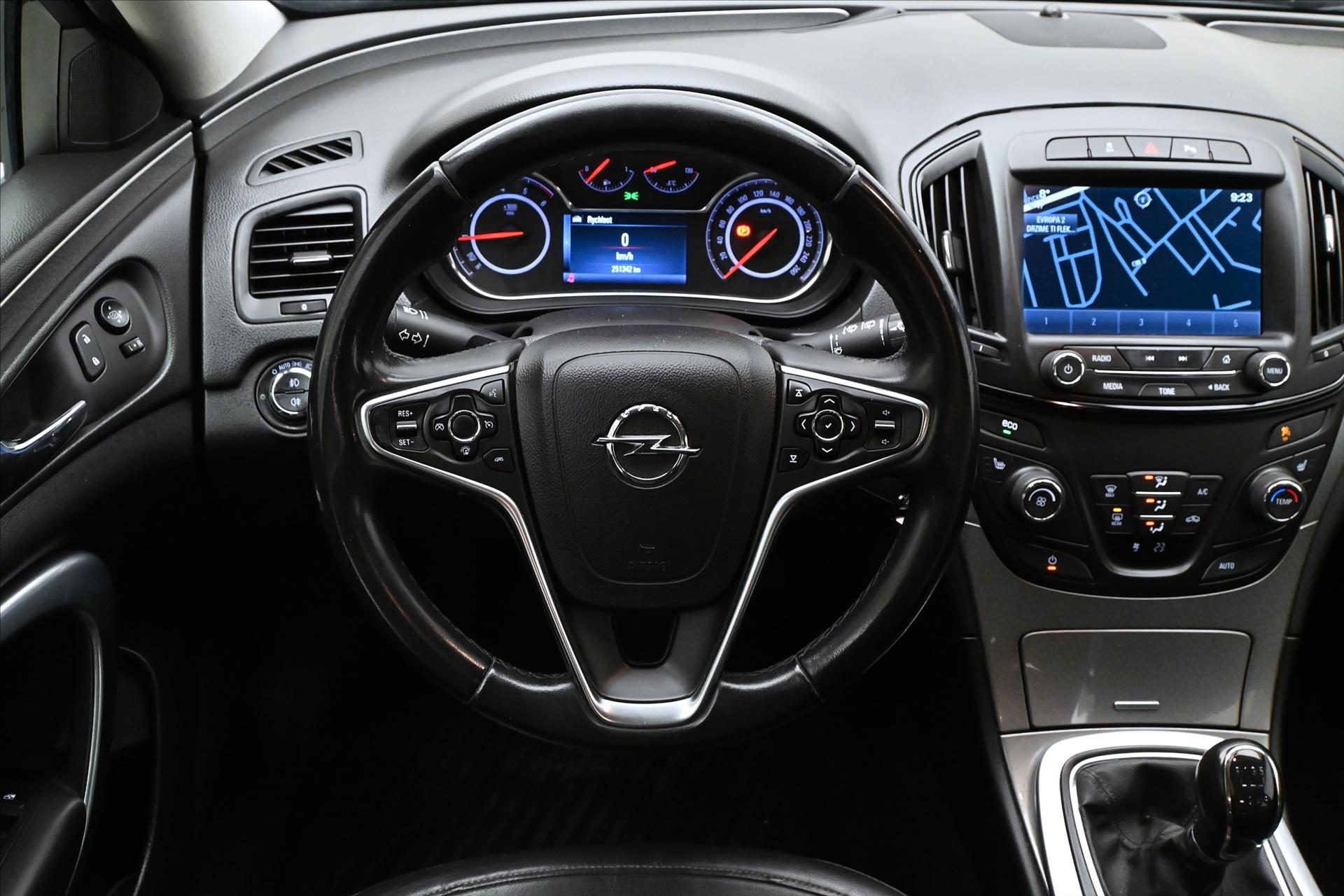 Hlavní fotografie vozu Opel Insignia 2,0 CDTI 103kW Bi-Xen tažné (18)