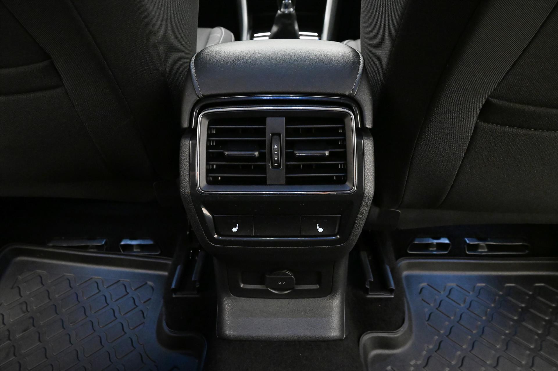 Hlavní fotografie vozu Škoda Karoq 1,6 TDI 85 kW Ambition Záruka až 5 let (21)
