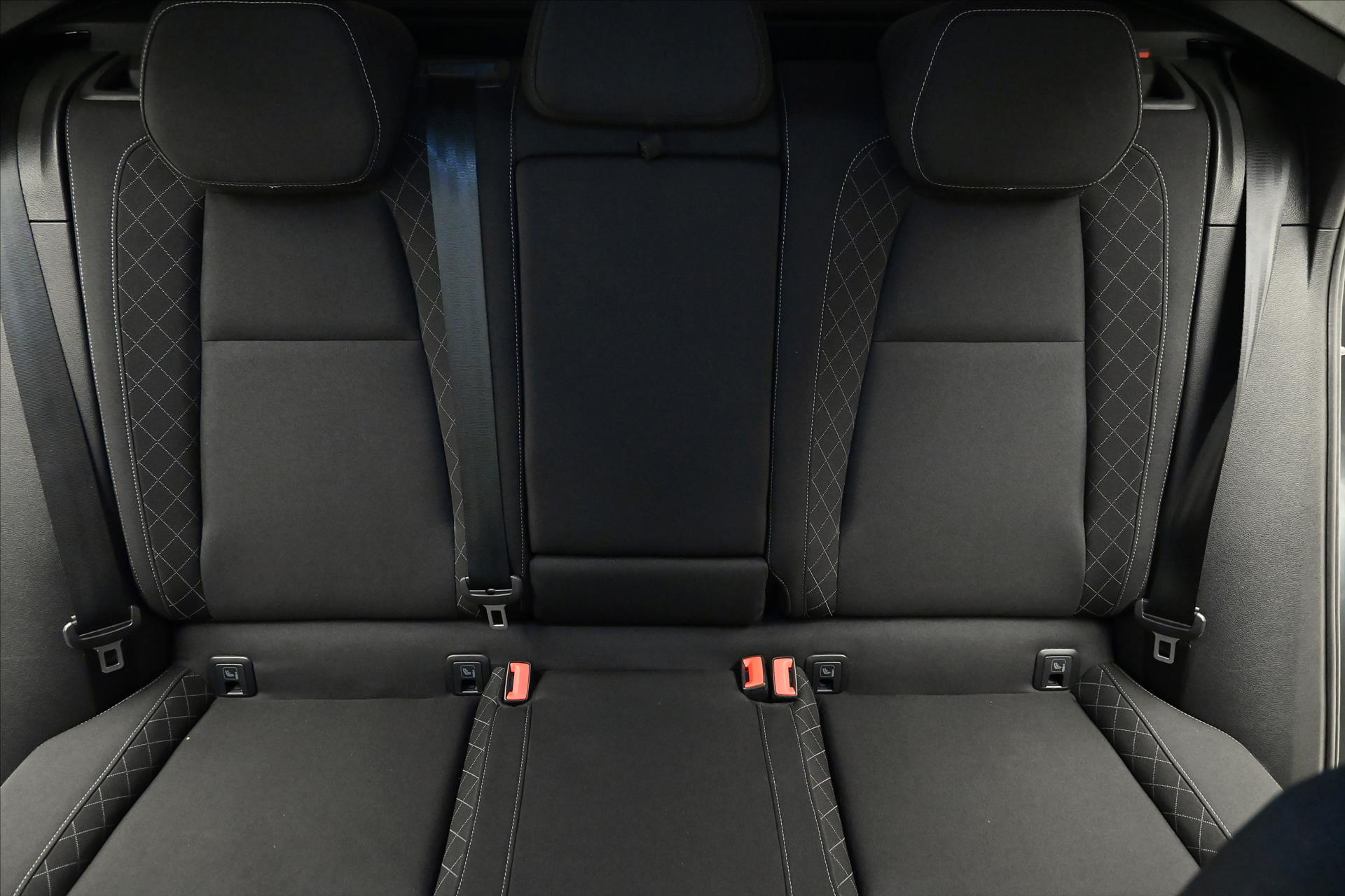 Hlavní fotografie vozu Škoda Karoq 1,6 TDI 85 kW Ambition Záruka až 5 let (27)