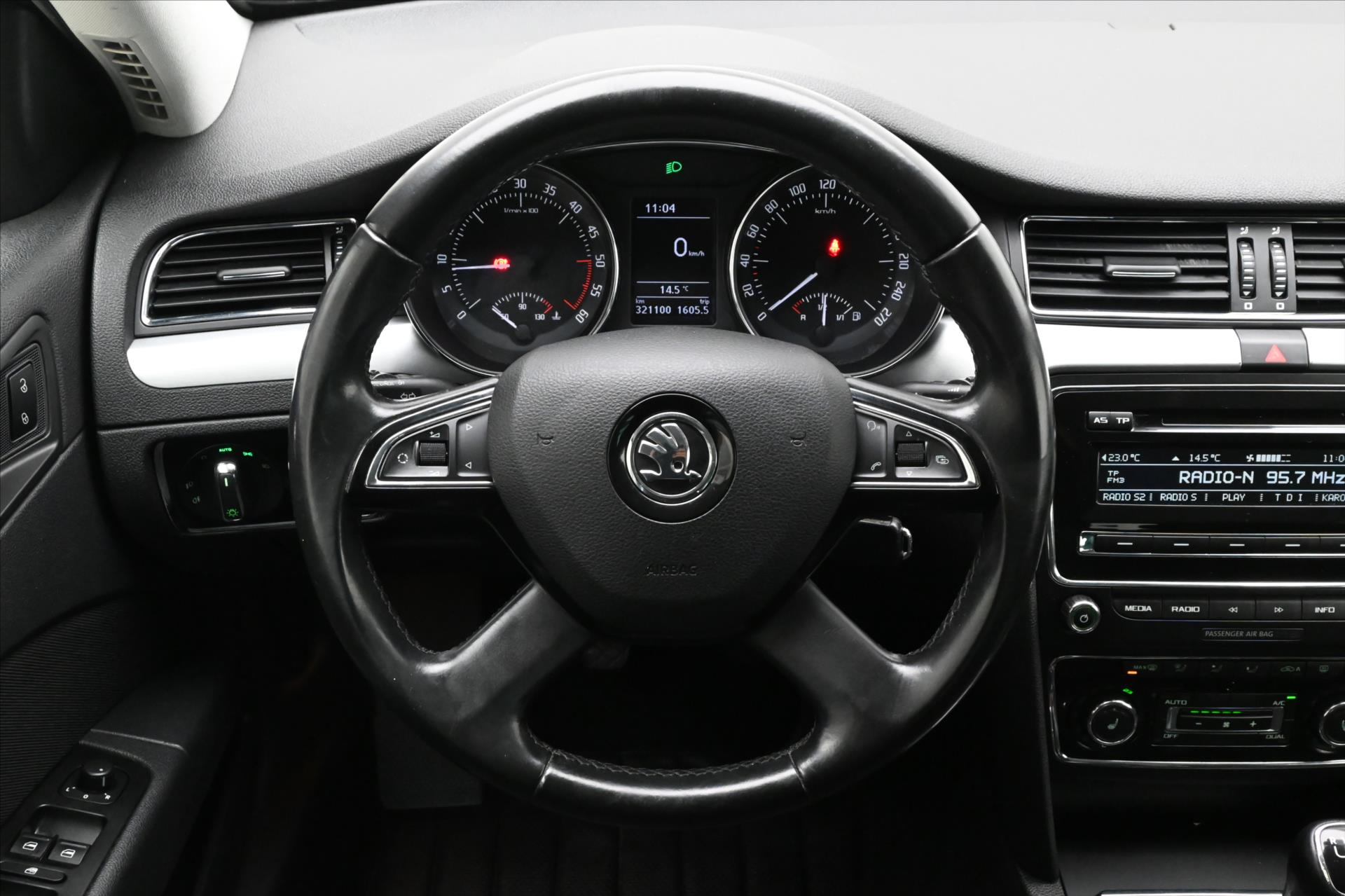 Hlavní fotografie vozu Škoda Superb 2,0 TDI 103 kW Ambition Servisní historie (18)