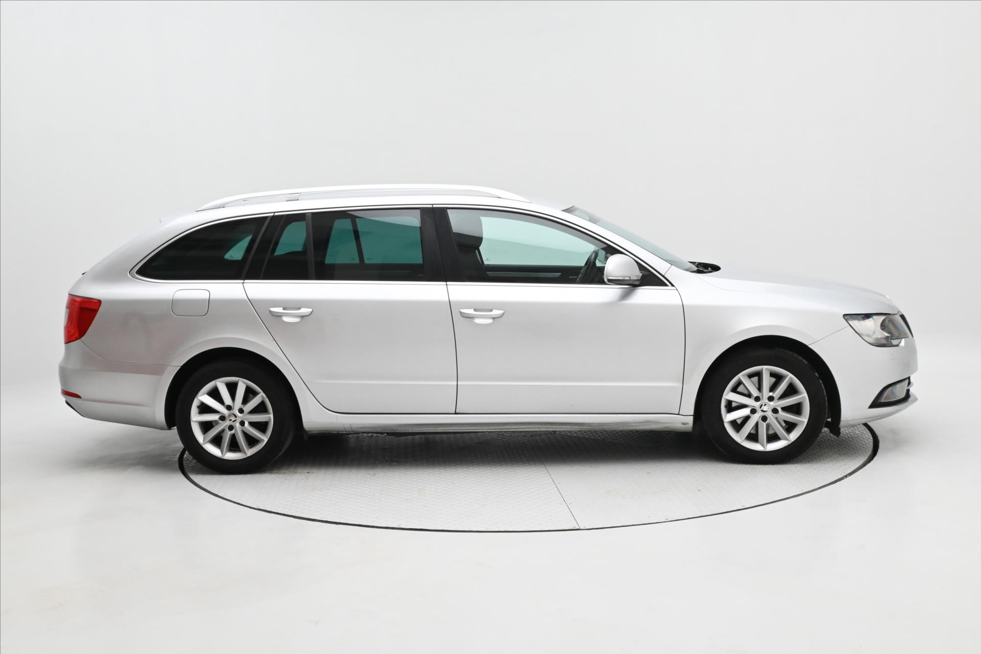 Hlavní fotografie vozu Škoda Superb 2,0 TDI 103 kW Ambition Servisní historie (4)