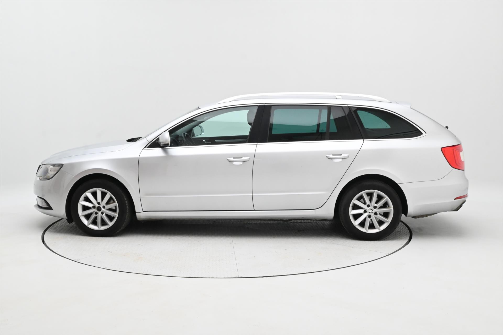 Hlavní fotografie vozu Škoda Superb 2,0 TDI 103 kW Ambition Servisní historie (8)