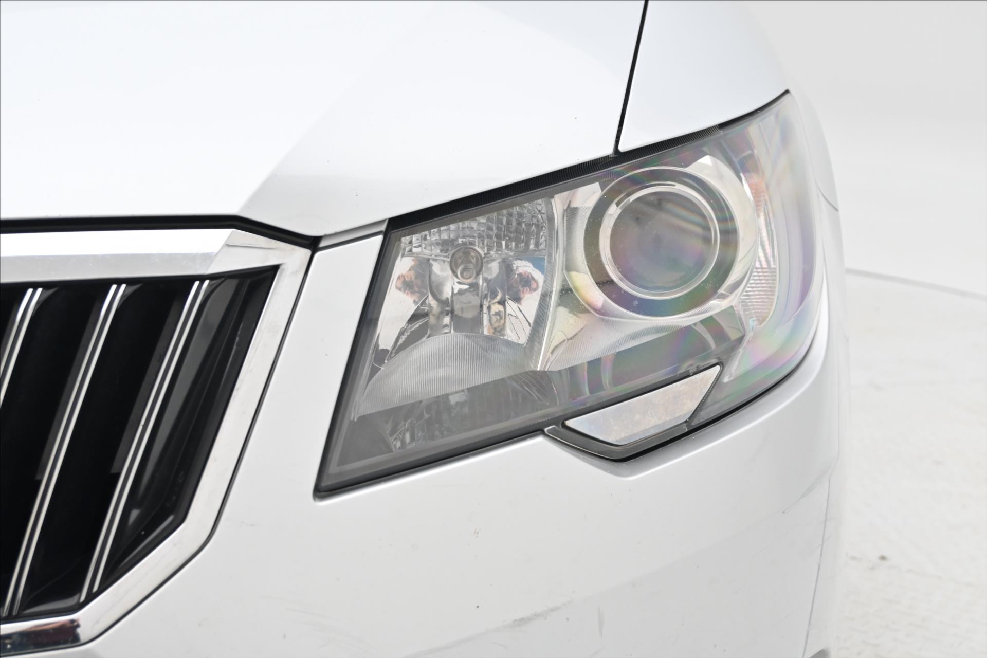 Hlavní fotografie vozu Škoda Superb 2,0 TDI 103kW Ambition Serv. kniha (25)