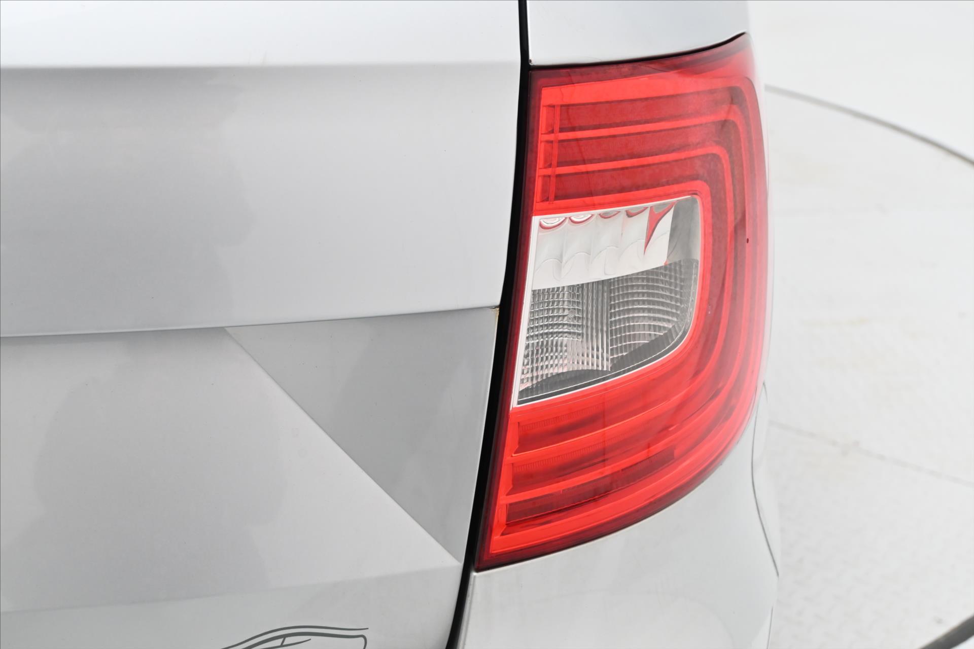 Hlavní fotografie vozu Škoda Superb 2,0 TDI 103kW Ambition Serv. kniha (26)