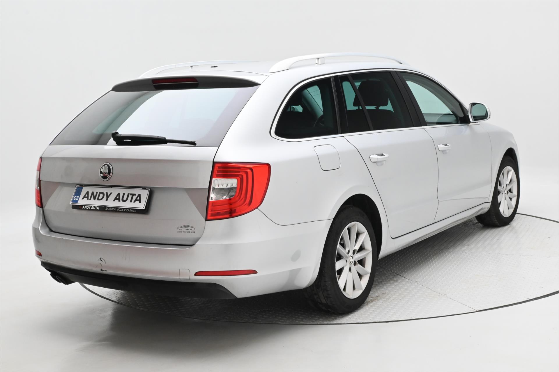 Hlavní fotografie vozu Škoda Superb 2,0 TDI 103kW Ambition Serv. kniha (5)