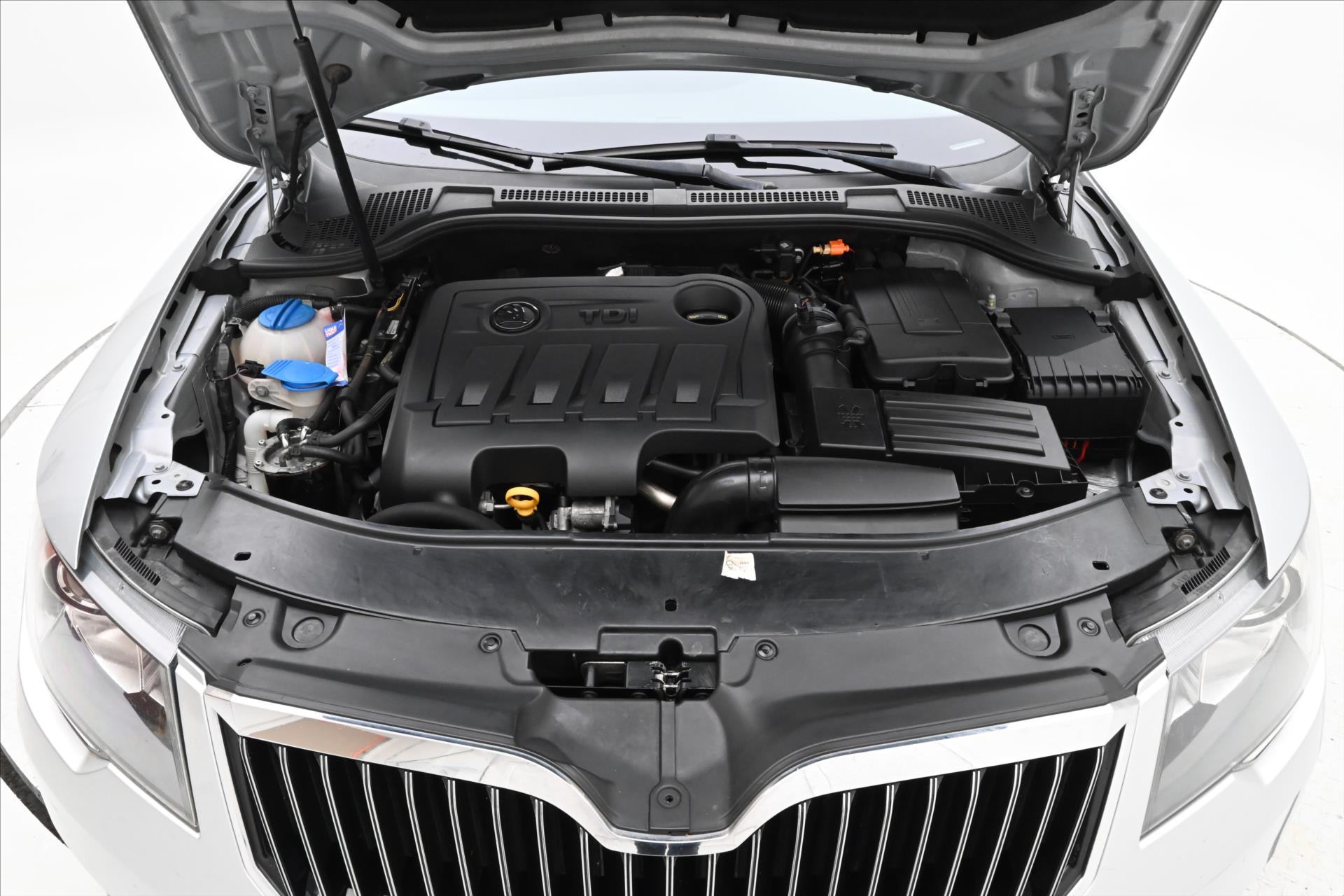 Hlavní fotografie vozu Škoda Superb 2,0 TDI 103kW Ambition Serv. kniha (9)