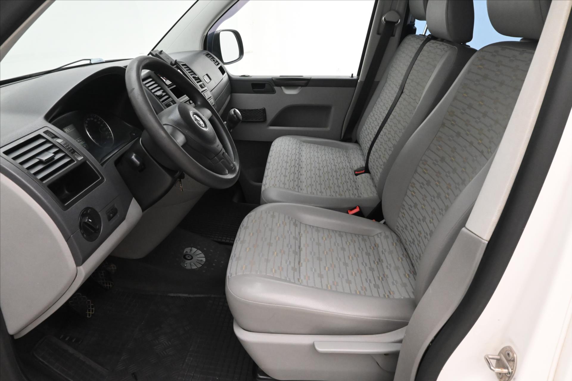 Main photo of the car Volkswagen Transporter 2.0 TDI 75 kW 9-seat (12)