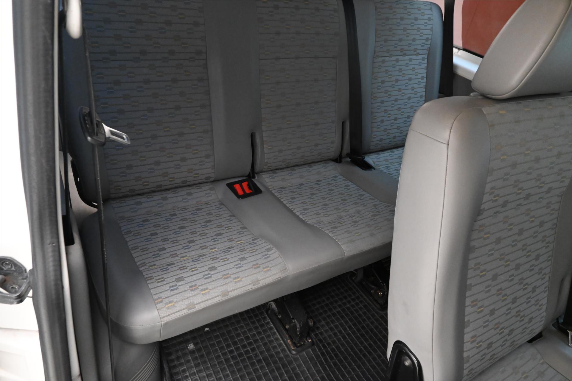 Main photo of the car Volkswagen Transporter 2.0 TDI 75 kW 9-seat (15)