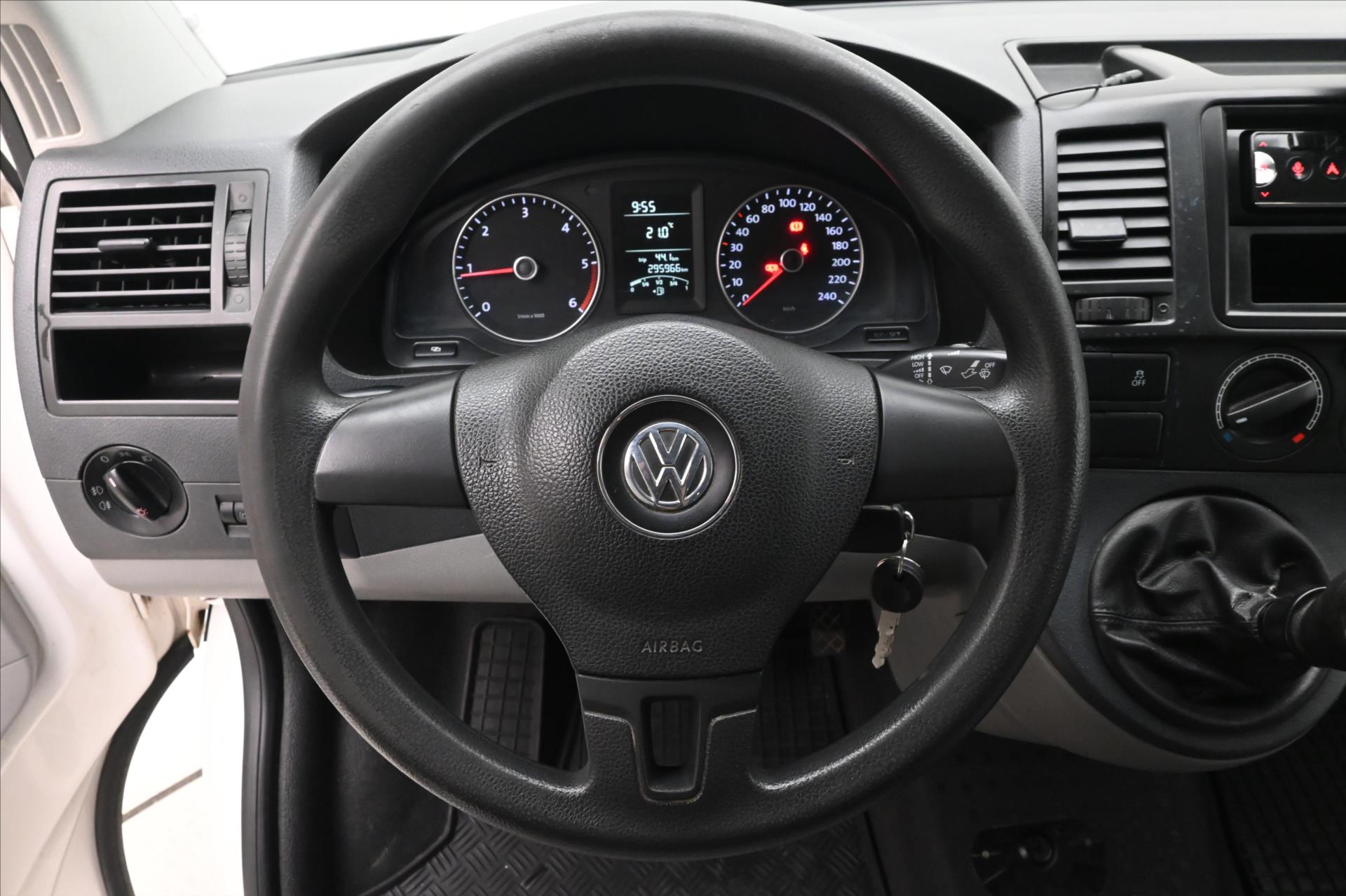 Main photo of the car Volkswagen Transporter 2.0 TDI 75 kW 9-seat (16)