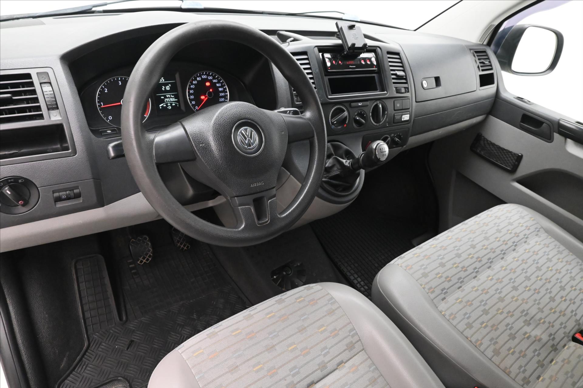 Main photo of the car Volkswagen Transporter 2.0 TDI 75 kW 9-seat (19)