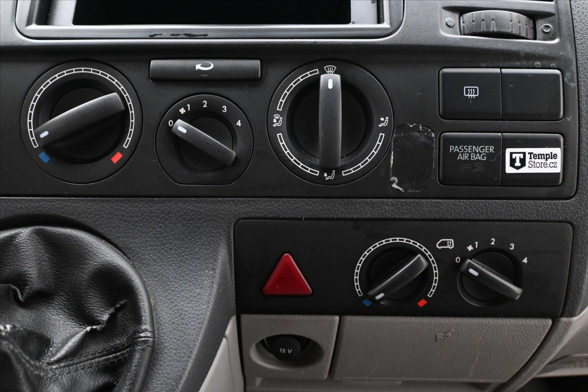 Main photo of the car Volkswagen Transporter 2.0 TDI 75 kW 9-seat (21)