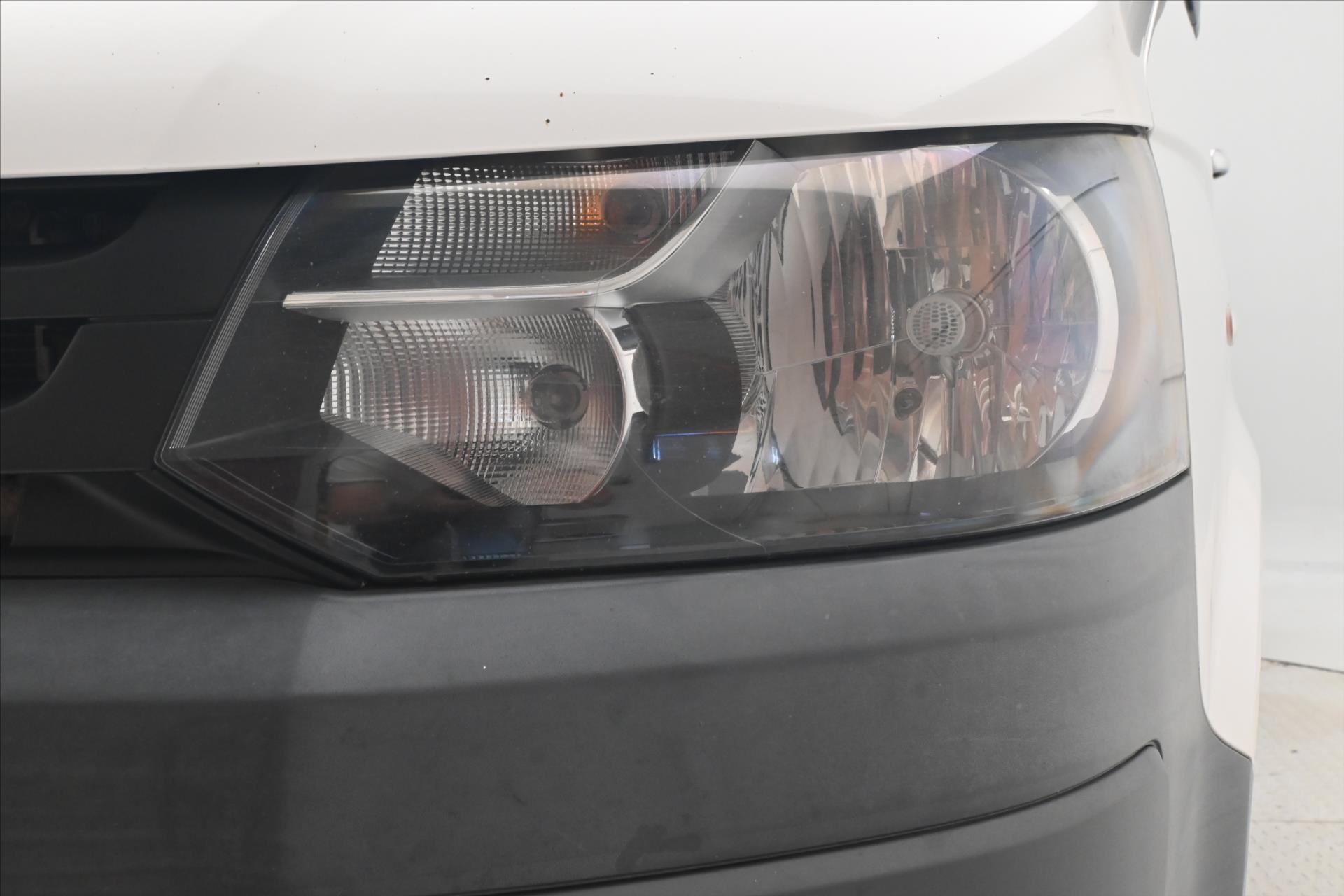 Main photo of the car Volkswagen Transporter 2.0 TDI 75 kW 9-seat (28)