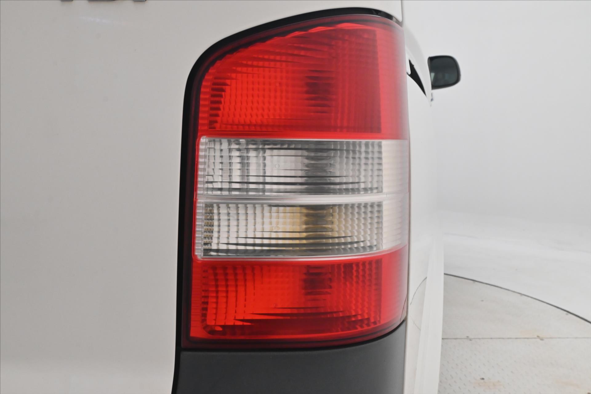 Main photo of the car Volkswagen Transporter 2.0 TDI 75 kW 9-seat (29)