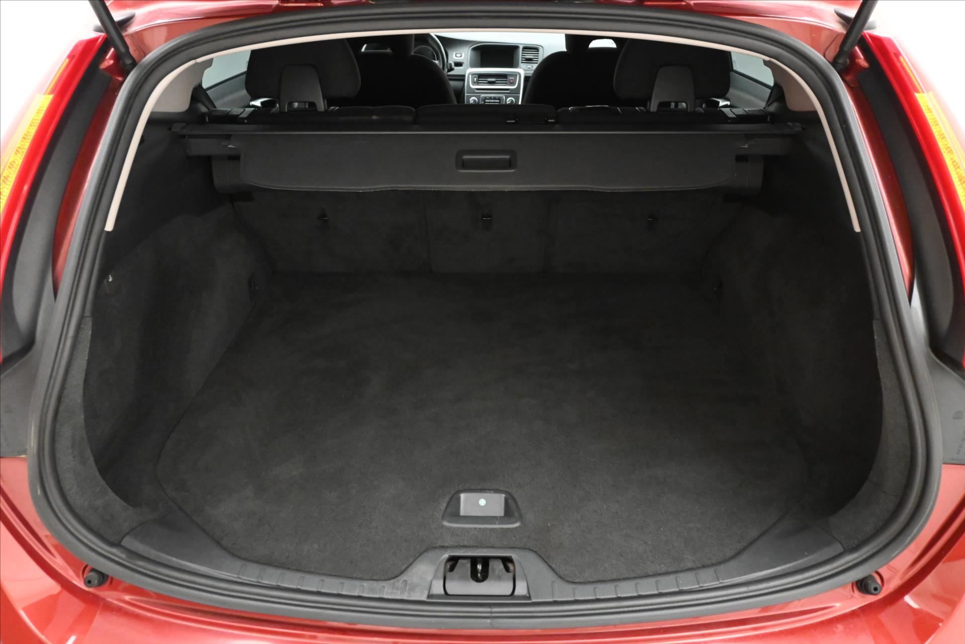 Hlavní fotografie vozu Volvo V60 1,6 D2 84 kW Manuál Kinetic (10)
