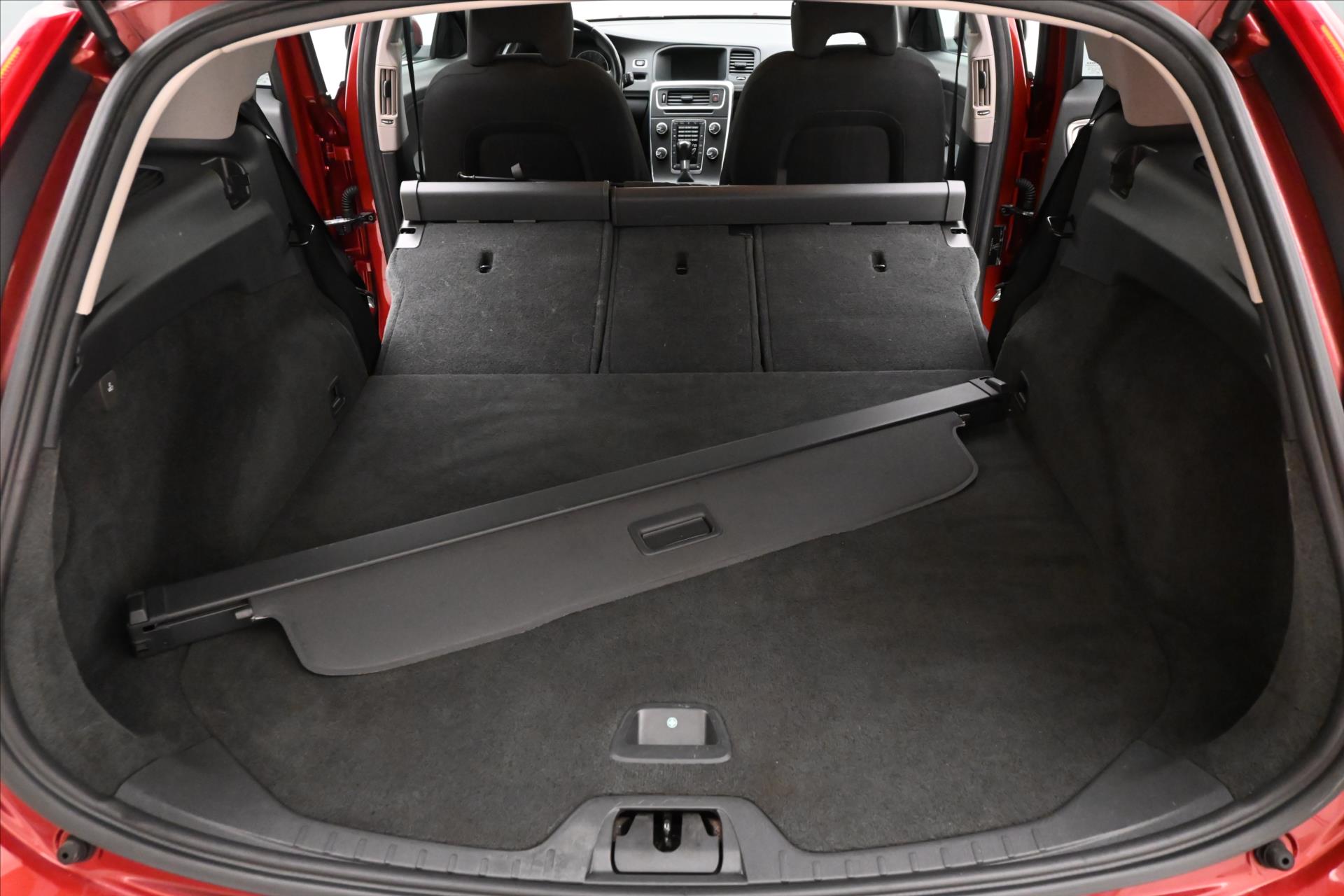 Hlavní fotografie vozu Volvo V60 1,6 D2 84 kW Manuál Kinetic (11)