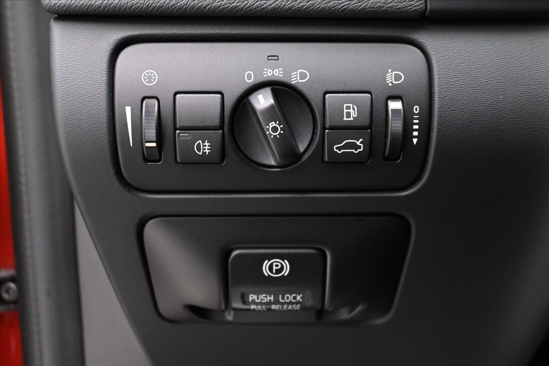Hlavní fotografie vozu Volvo V60 1,6 D2 84 kW Manuál Kinetic (25)