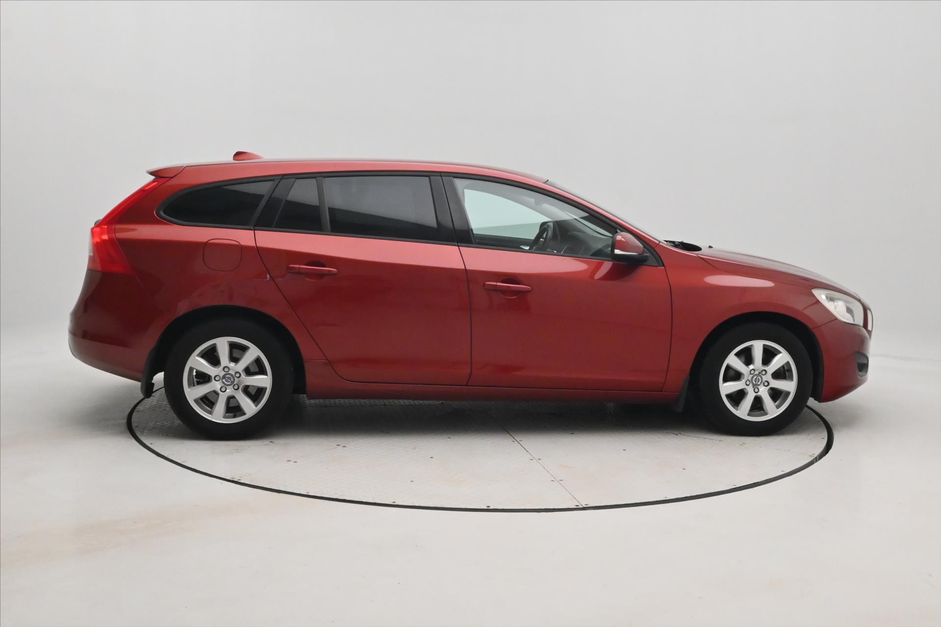 Hlavní fotografie vozu Volvo V60 1,6 D2 84 kW Manuál Kinetic (4)