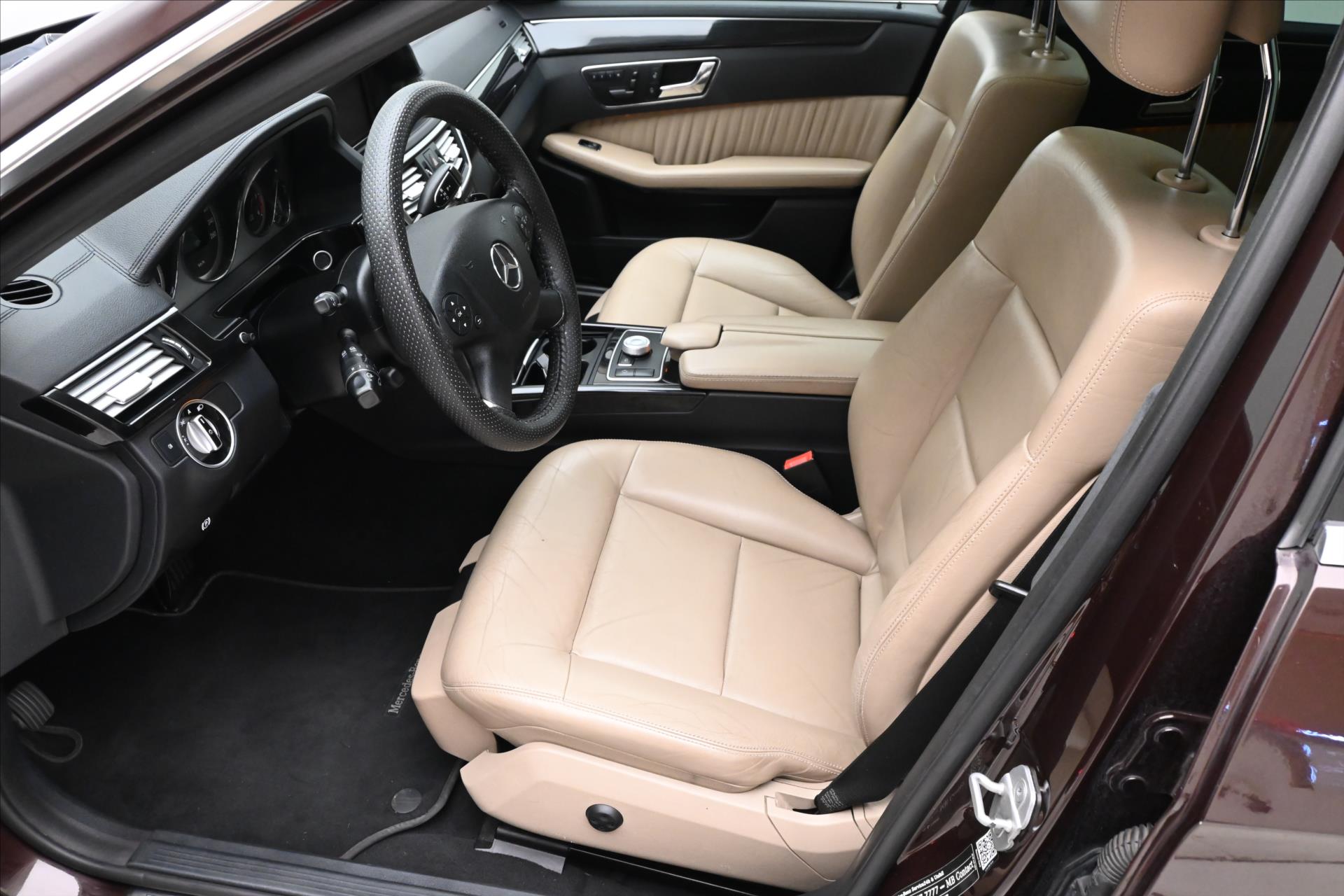 Hlavní fotografie vozu Mercedes-Benz Třídy E 3,0 350 CDi 195 kW Plný servis (13)
