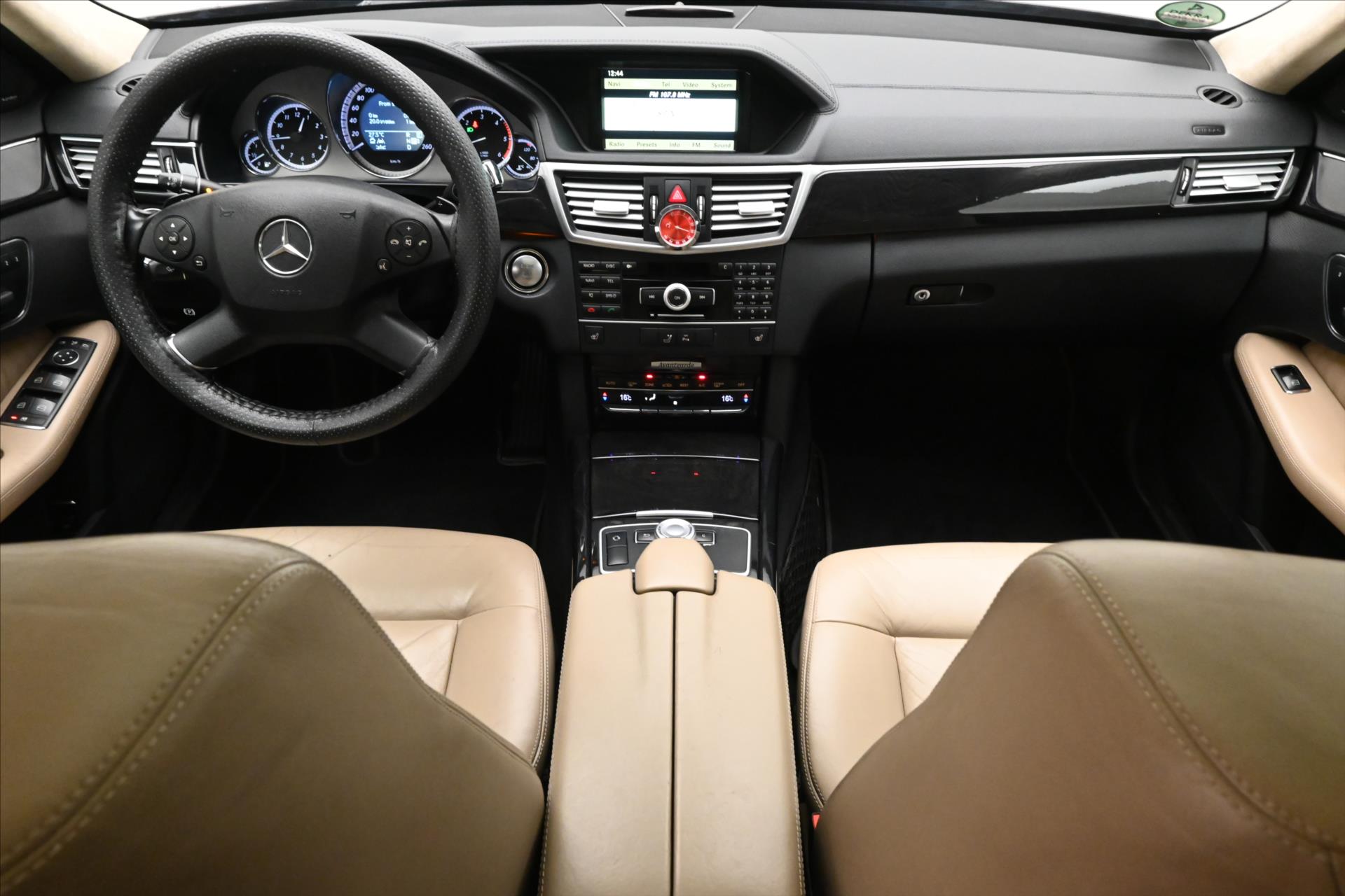 Hlavní fotografie vozu Mercedes-Benz Třídy E 3,0 350 CDi 195 kW Plný servis (15)