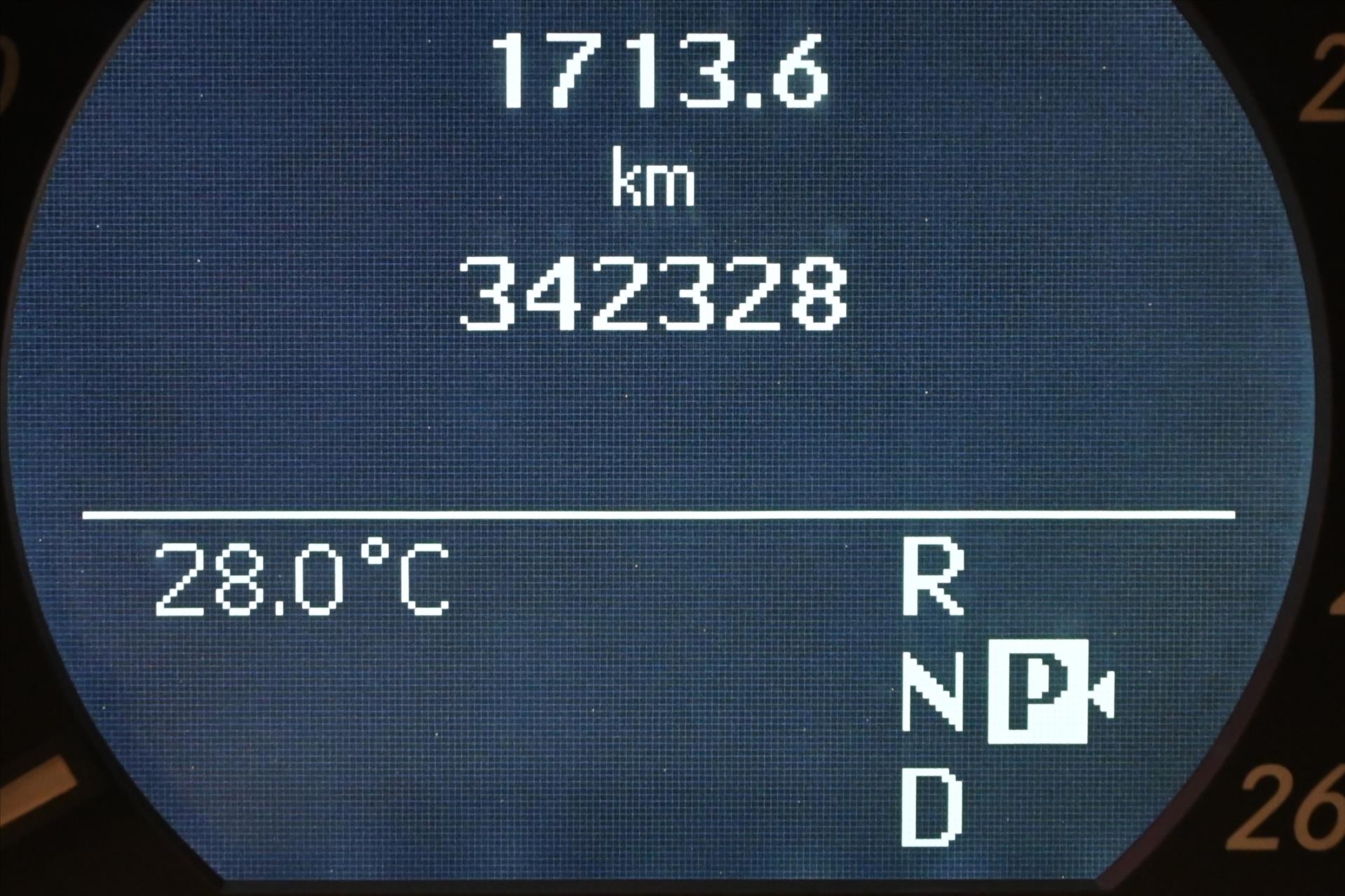 Hlavní fotografie vozu Mercedes-Benz Třídy E 3,0 350 CDi 195 kW Plný servis (17)