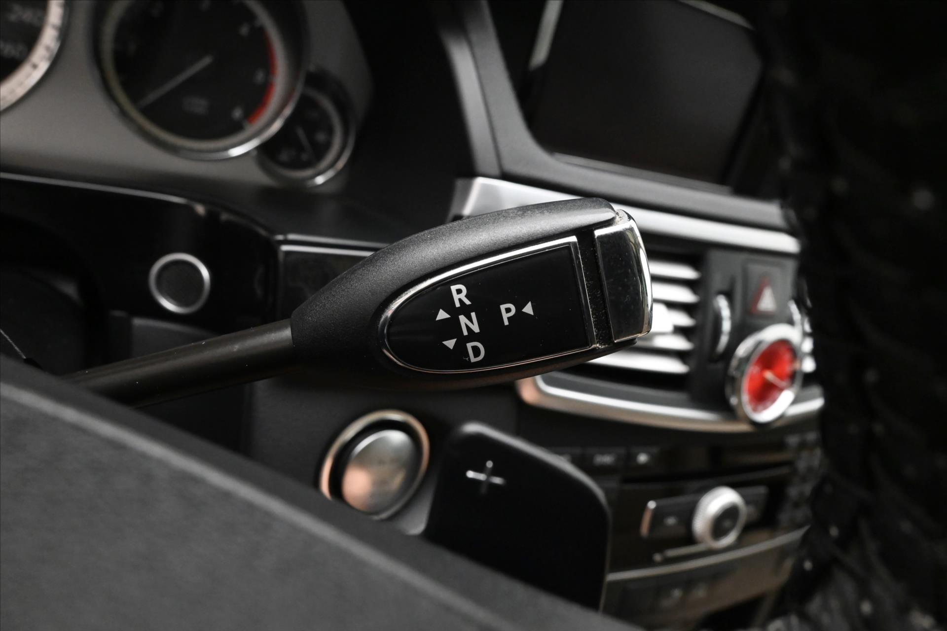 Hlavní fotografie vozu Mercedes-Benz Třídy E 3,0 350 CDi 195 kW Plný servis (22)