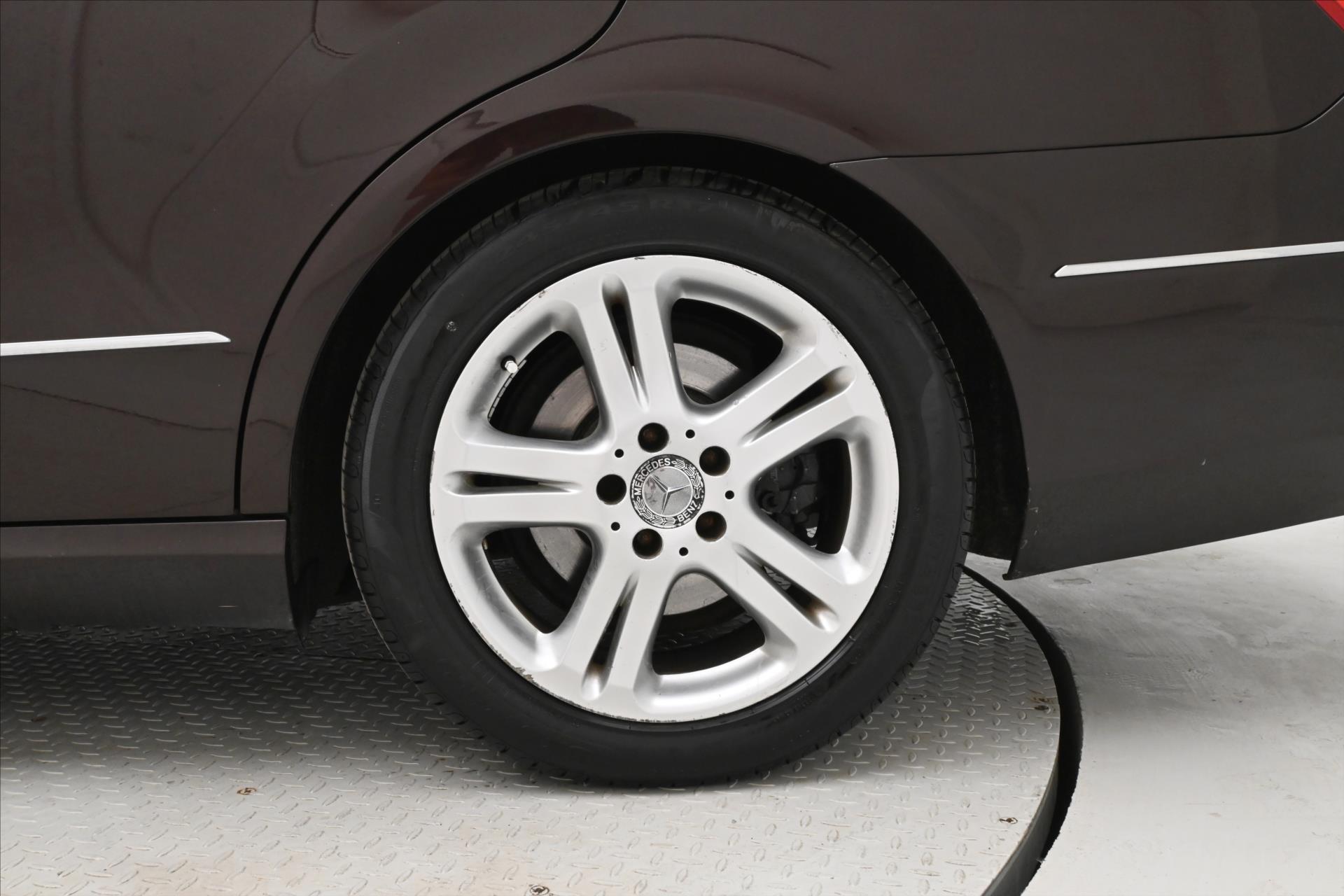 Hlavní fotografie vozu Mercedes-Benz Třídy E 3,0 350 CDi 195 kW Plný servis (31)