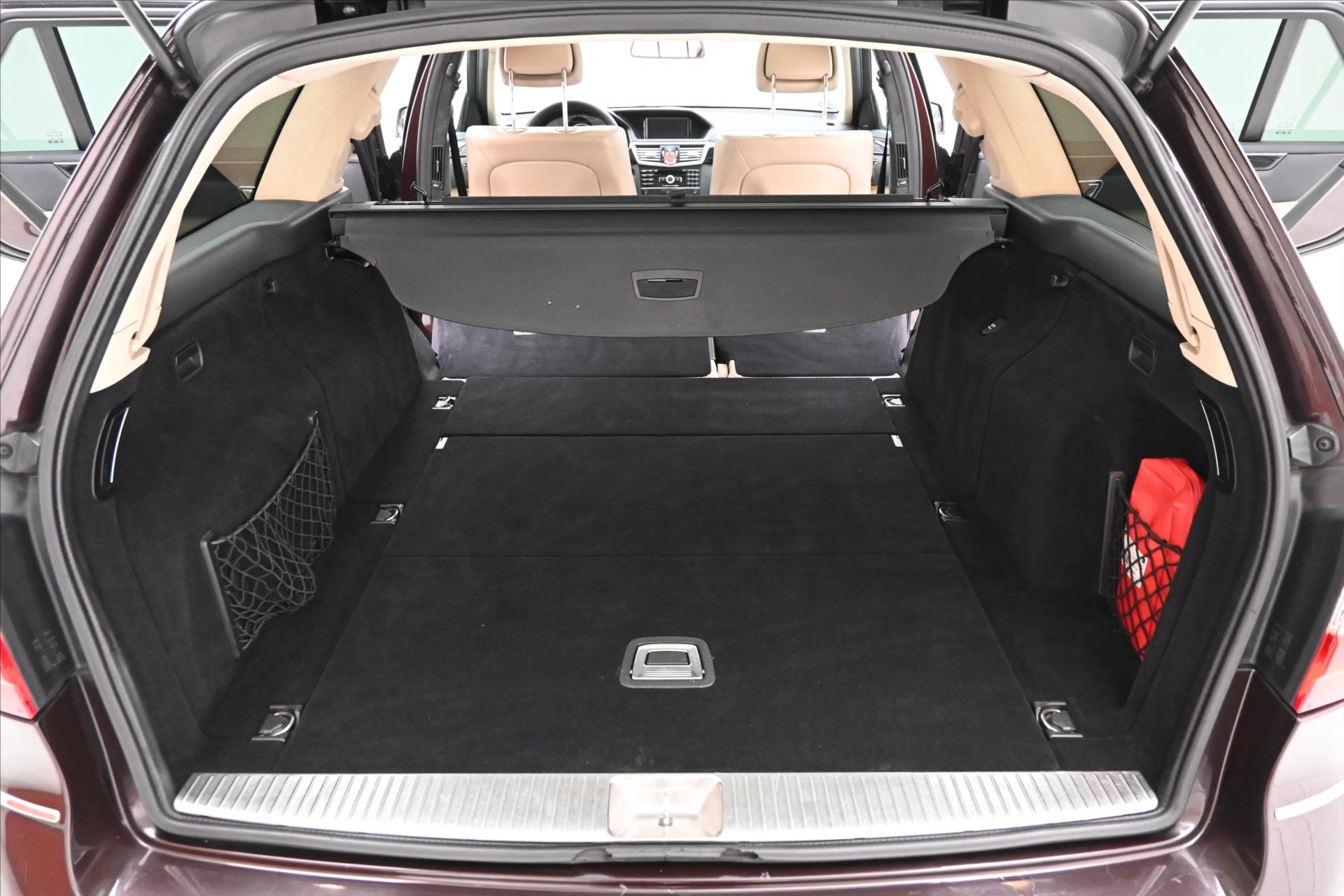 Hlavní fotografie vozu Mercedes-Benz Třídy E 3,0 350 CDi 195kW Plný servis (11)