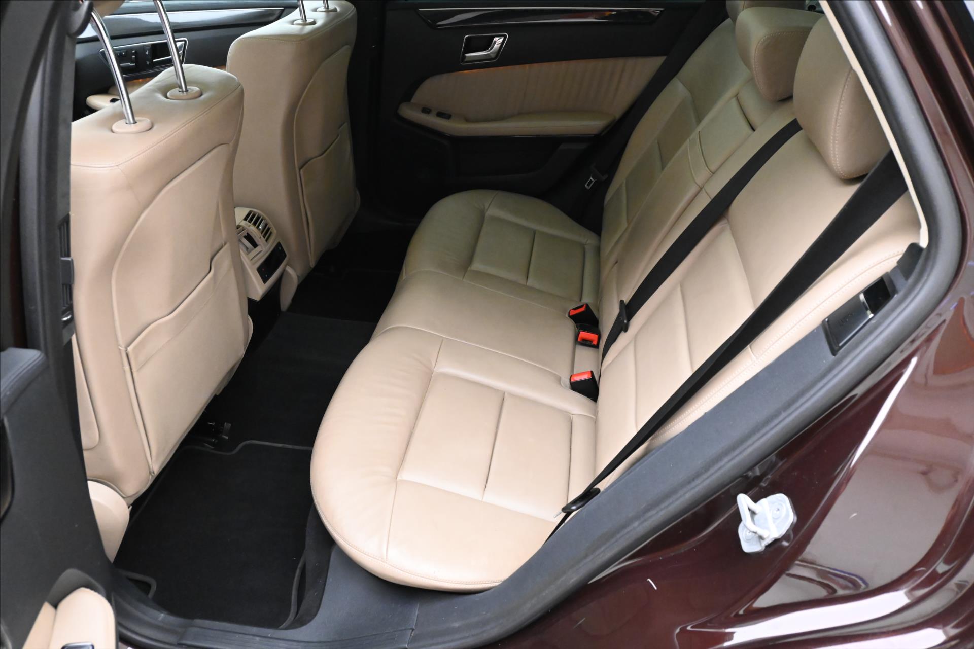 Hlavní fotografie vozu Mercedes-Benz Třídy E 3,0 350 CDi 195kW Plný servis (14)