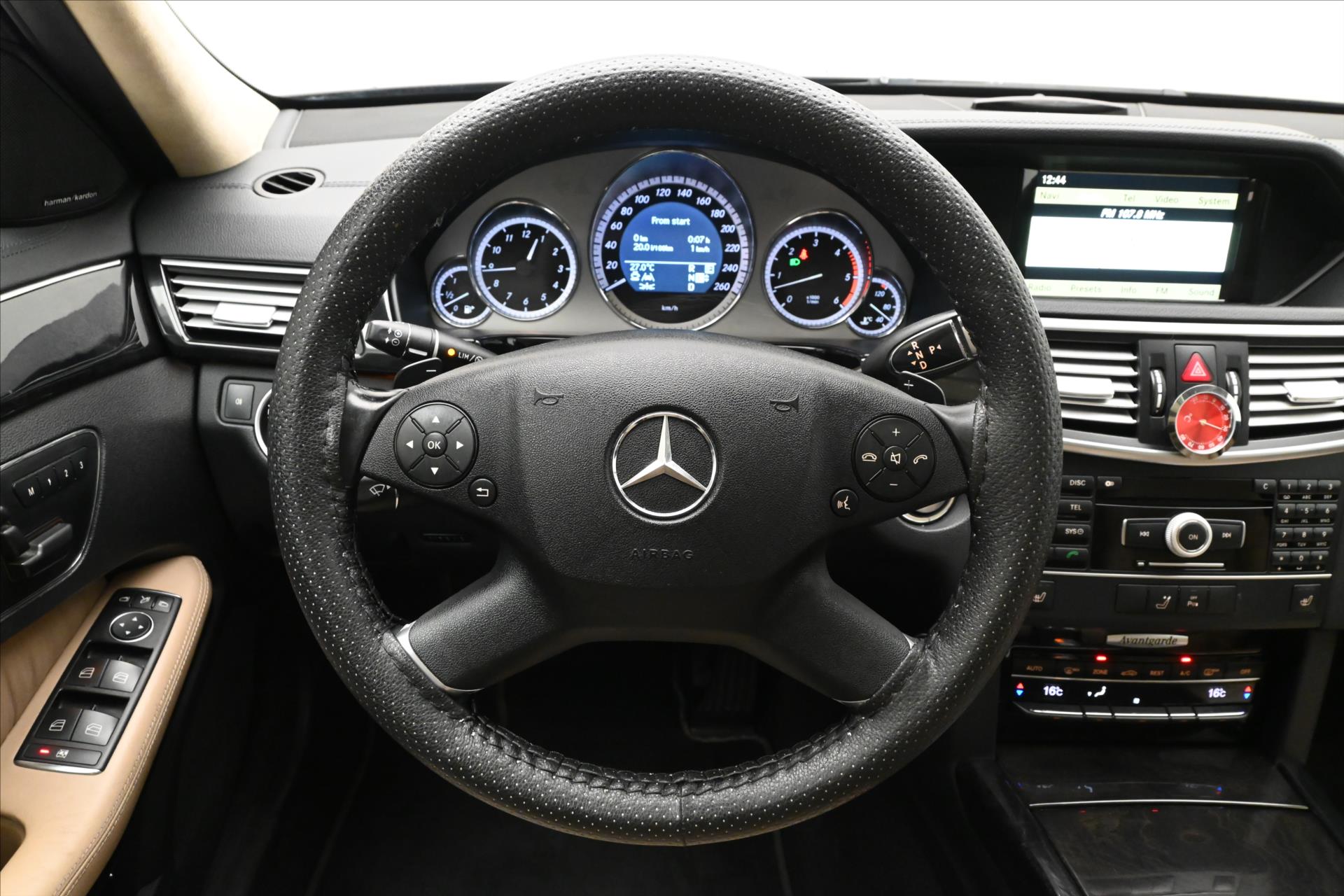 Hlavní fotografie vozu Mercedes-Benz Třídy E 3,0 350 CDi 195kW Plný servis (18)