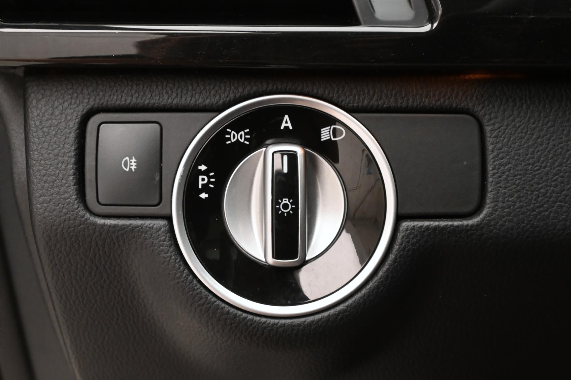 Hlavní fotografie vozu Mercedes-Benz Třídy E 3,0 350 CDi 195kW Plný servis (26)