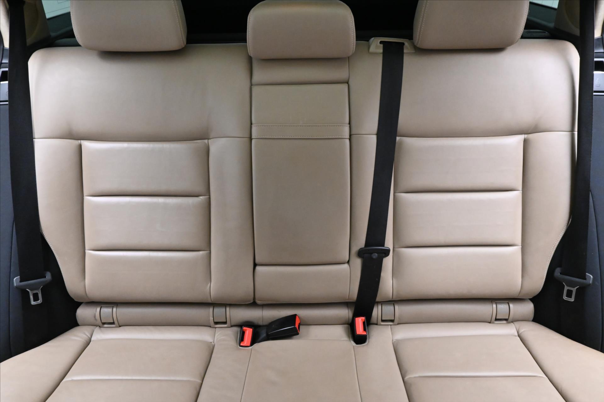 Hlavní fotografie vozu Mercedes-Benz Třídy E 3,0 350 CDi 195kW Plný servis (28)