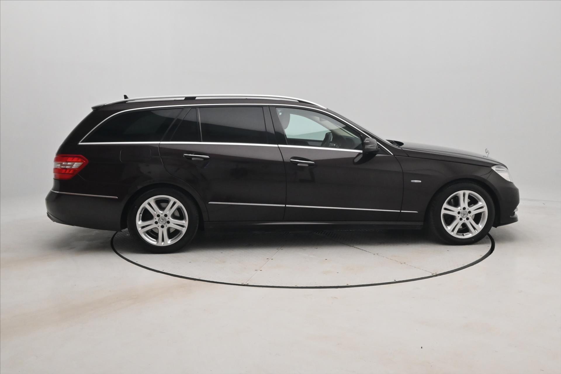 Hlavní fotografie vozu Mercedes-Benz Třídy E 3,0 350 CDi 195kW Plný servis (4)