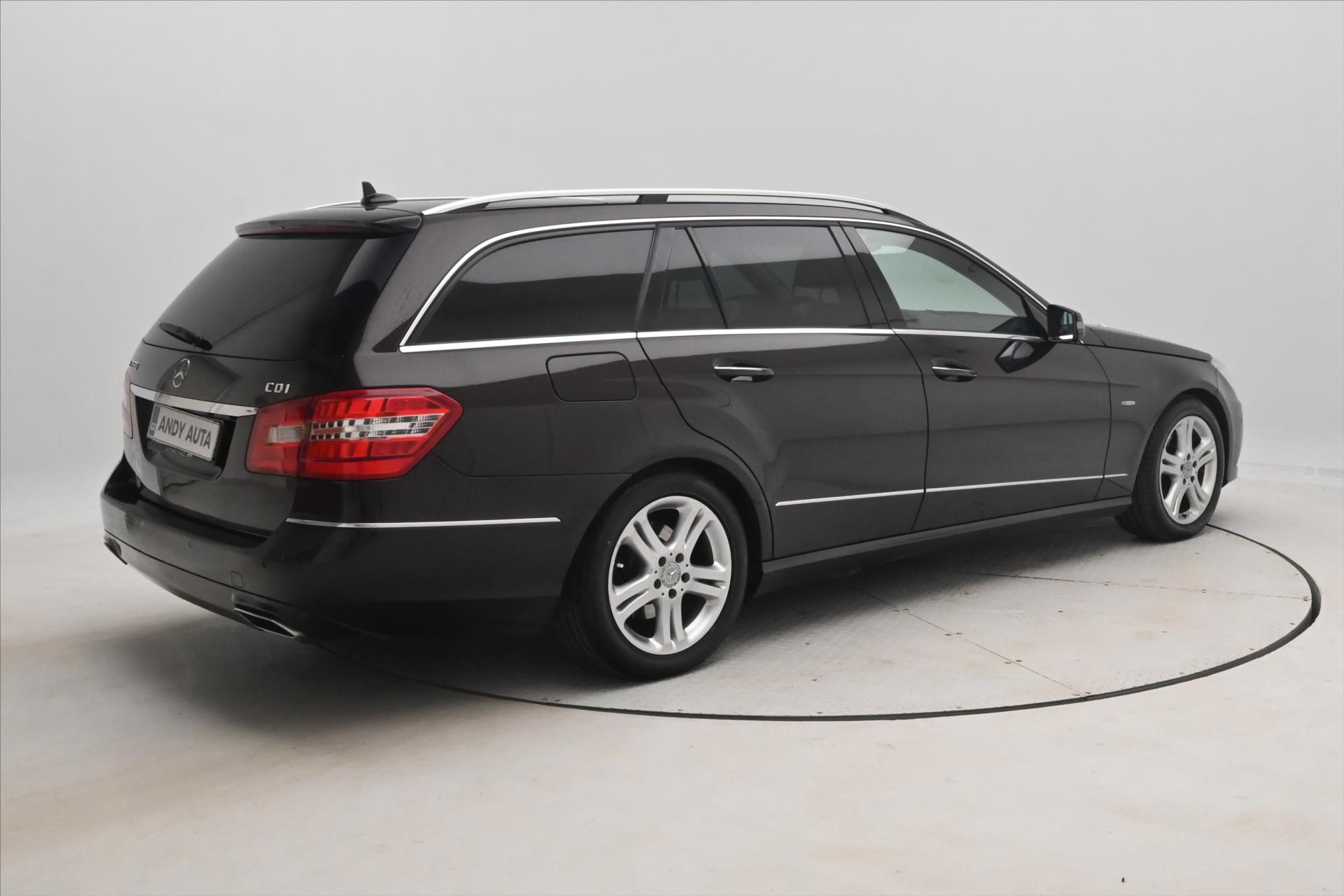 Hlavní fotografie vozu Mercedes-Benz Třídy E 3,0 350 CDi 195kW Plný servis (5)