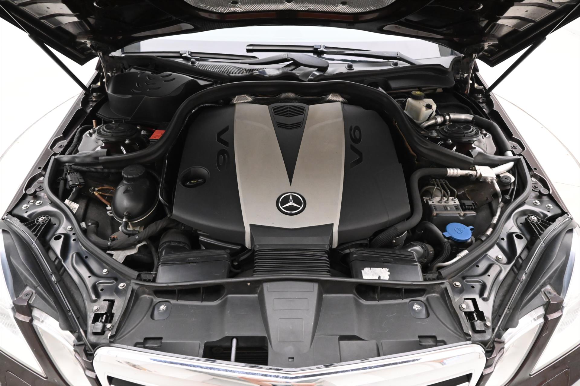 Hlavní fotografie vozu Mercedes-Benz Třídy E 3,0 350 CDi 195kW Plný servis (9)