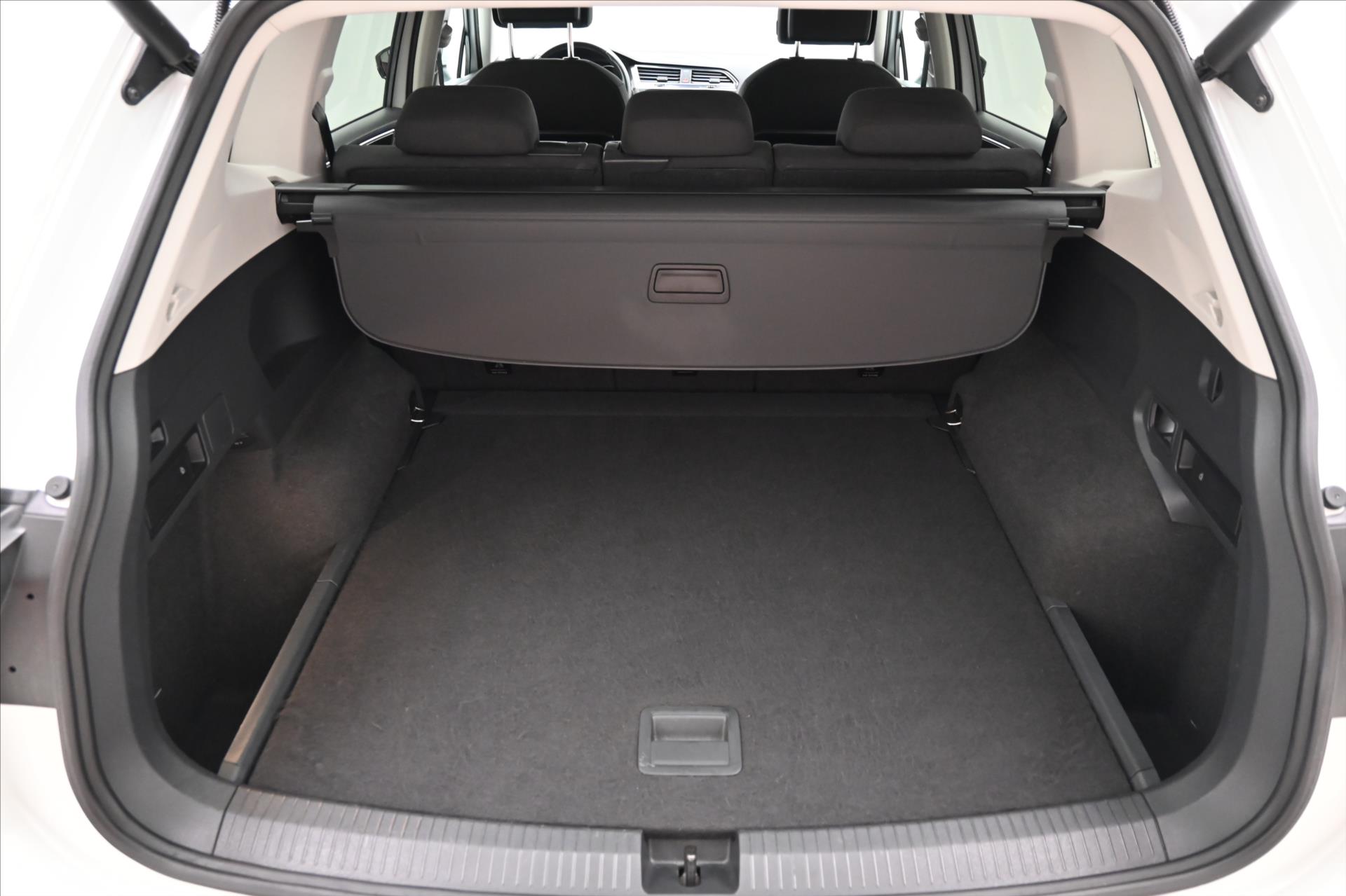 Hlavní fotografie vozu Volkswagen Tiguan Allspace 2,0 TDI 110KW DSG 4MOTION Záruka až 5 let (10)