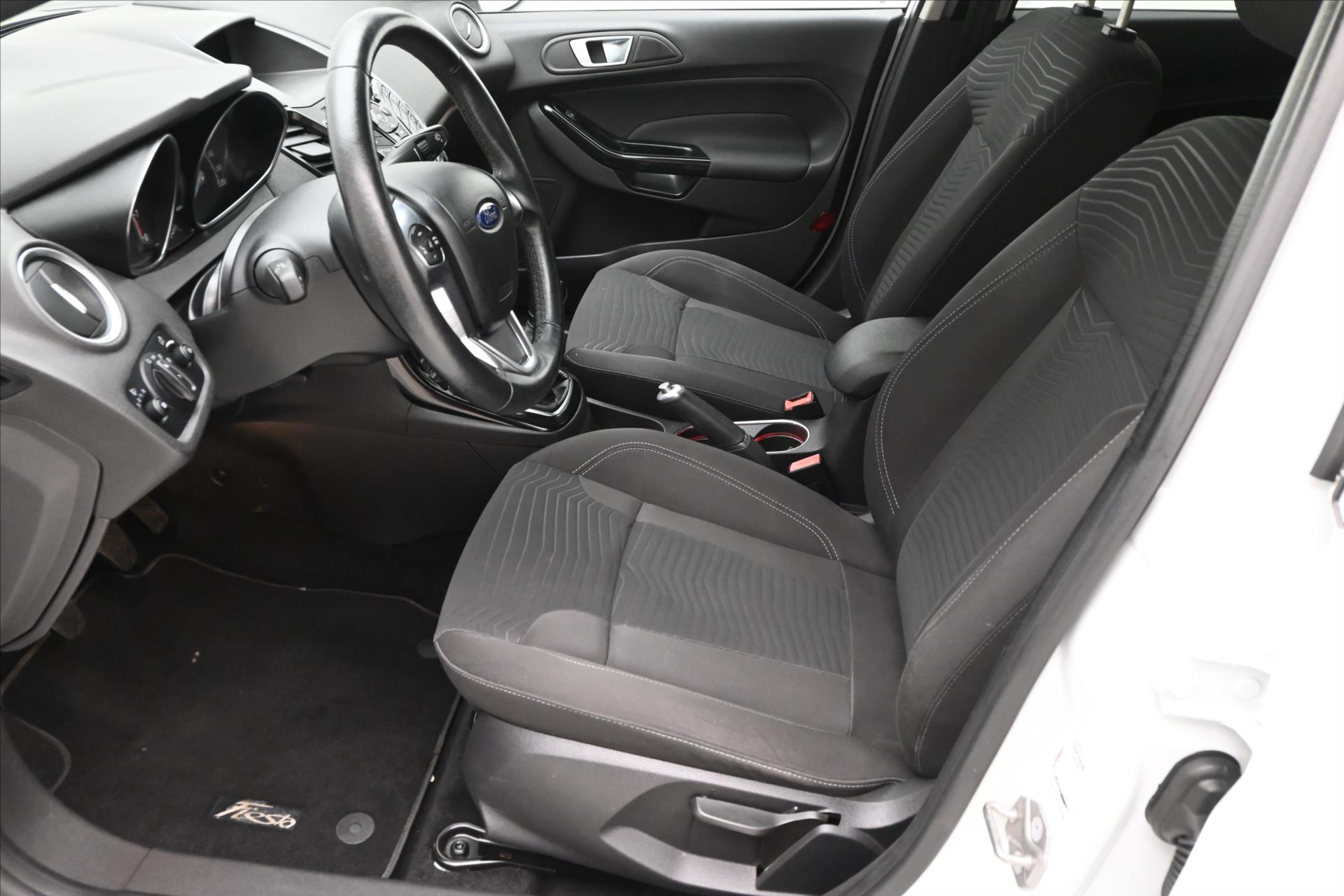 Hlavní fotografie vozu Ford Fiesta 1,0 EcoBoost 74kW Titanium (14)