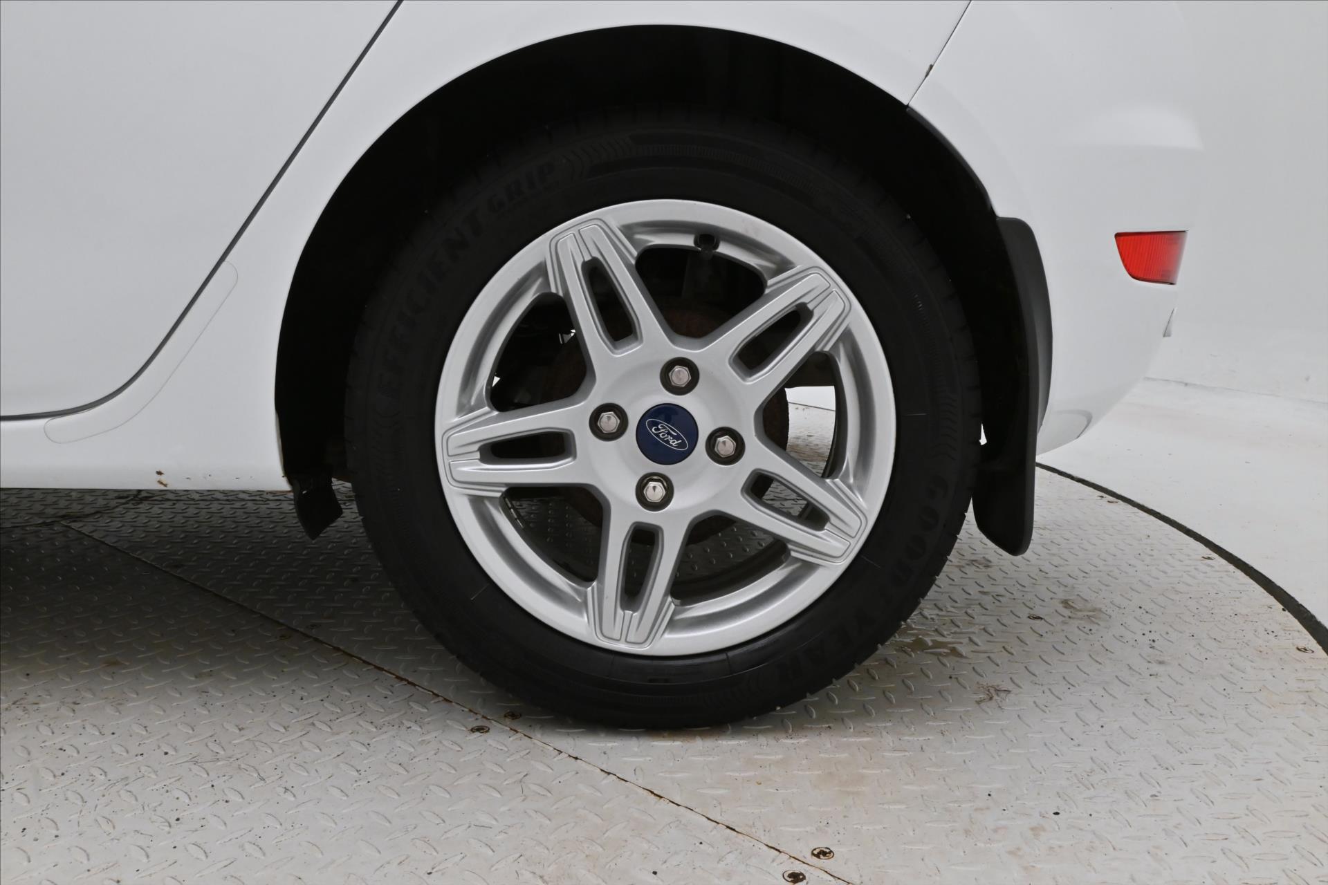 Hlavní fotografie vozu Ford Fiesta 1,0 EcoBoost 74kW Titanium (29)