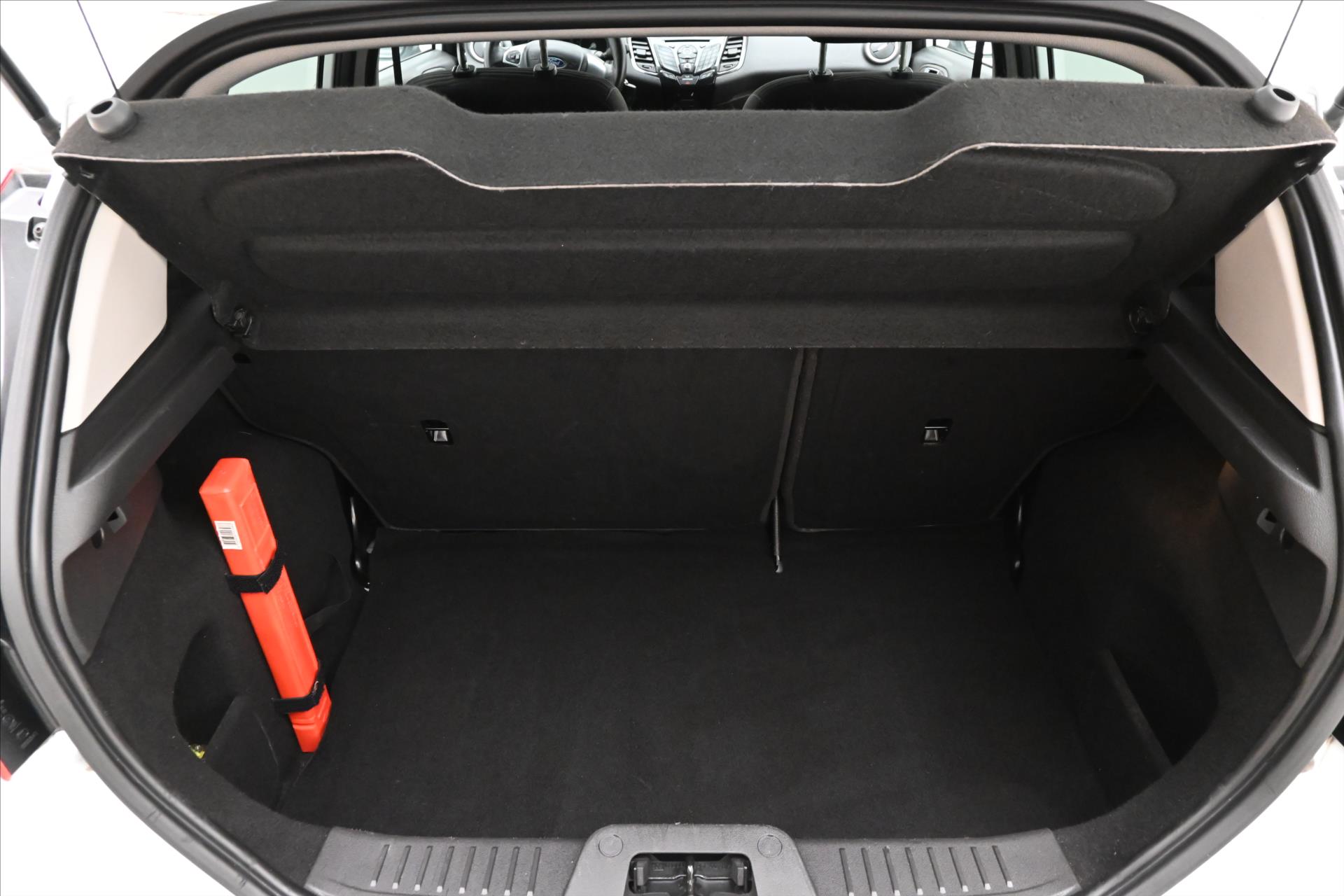 Hlavní fotografie vozu Ford Fiesta 1,0 EcoBoost 74kW Titanium Serv. Kniha (11)