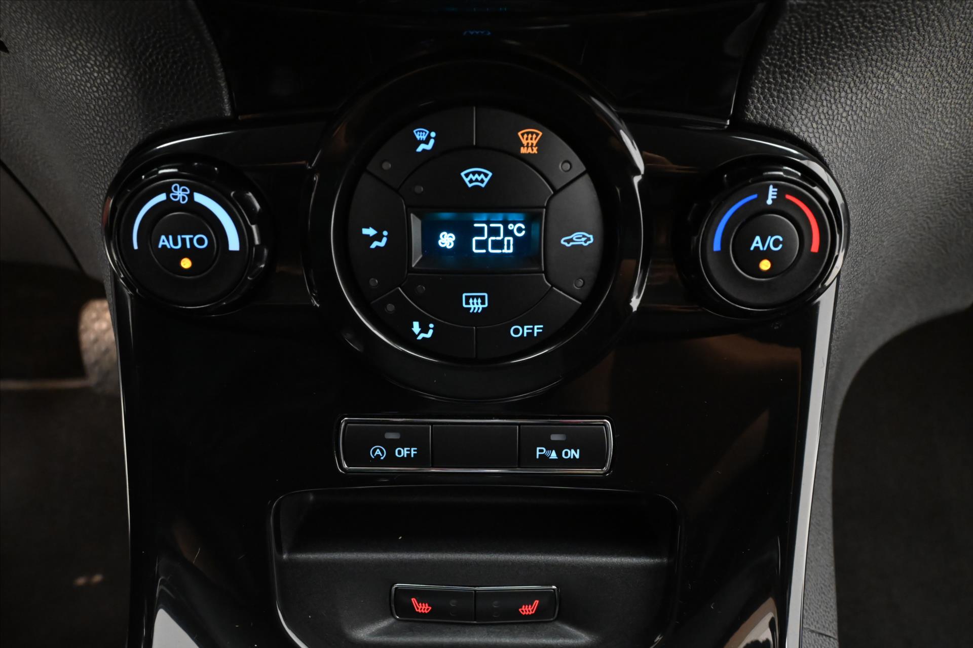 Hlavní fotografie vozu Ford Fiesta 1,0 EcoBoost 74kW Titanium Serv. Kniha (21)