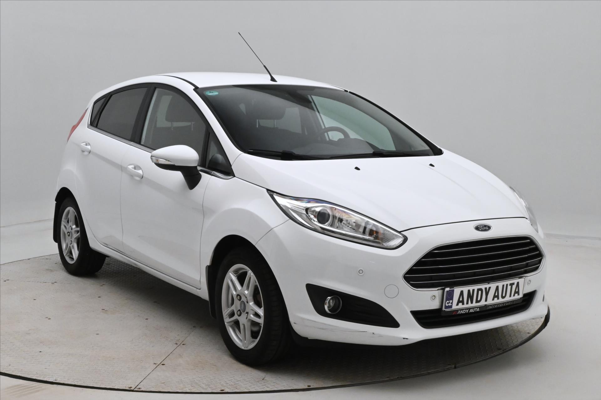 Hlavní fotografie vozu Ford Fiesta 1,0 EcoBoost 74kW Titanium Serv. Kniha (4)