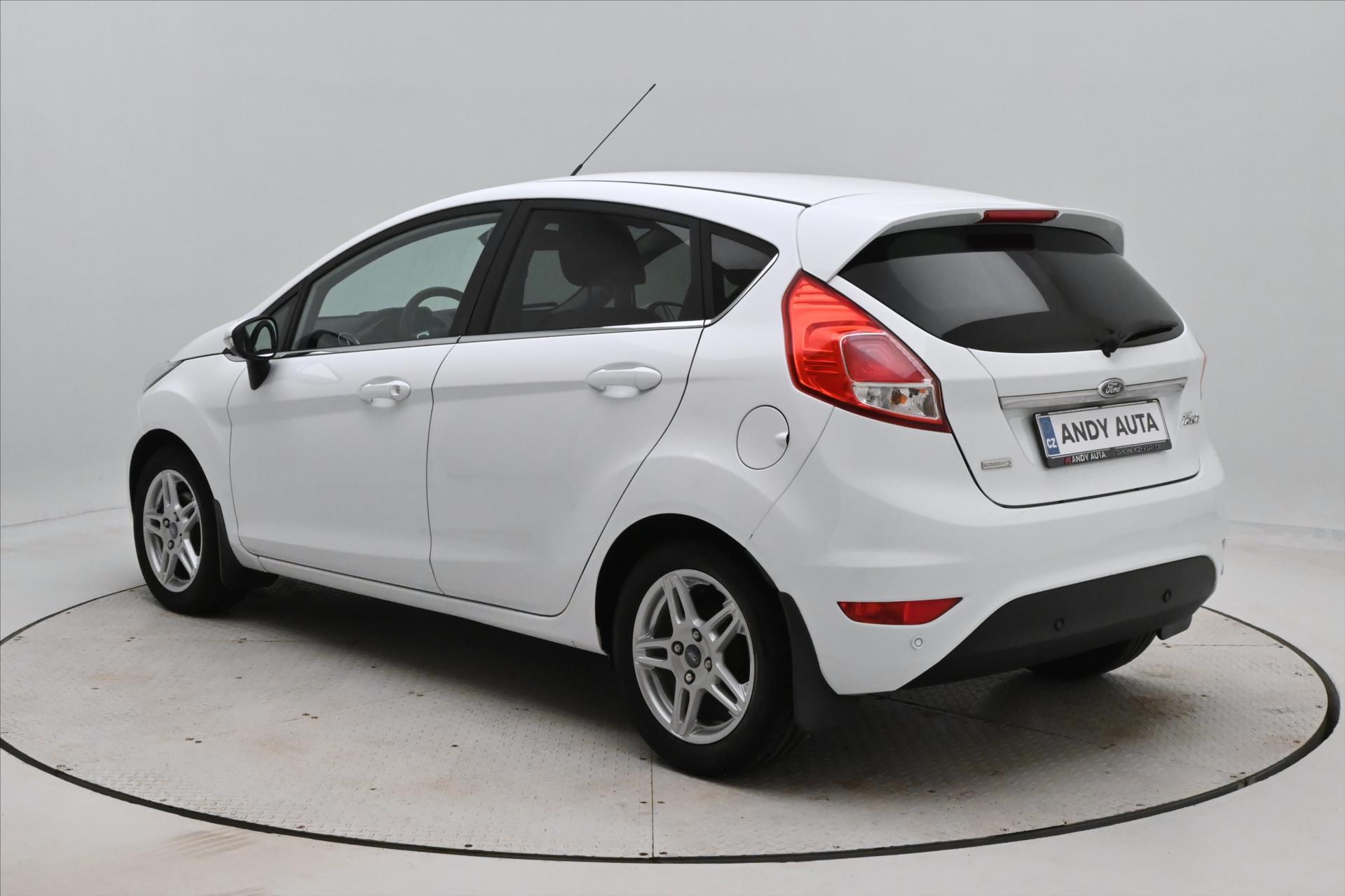 Hlavní fotografie vozu Ford Fiesta 1,0 EcoBoost 74kW Titanium Serv. Kniha (8)