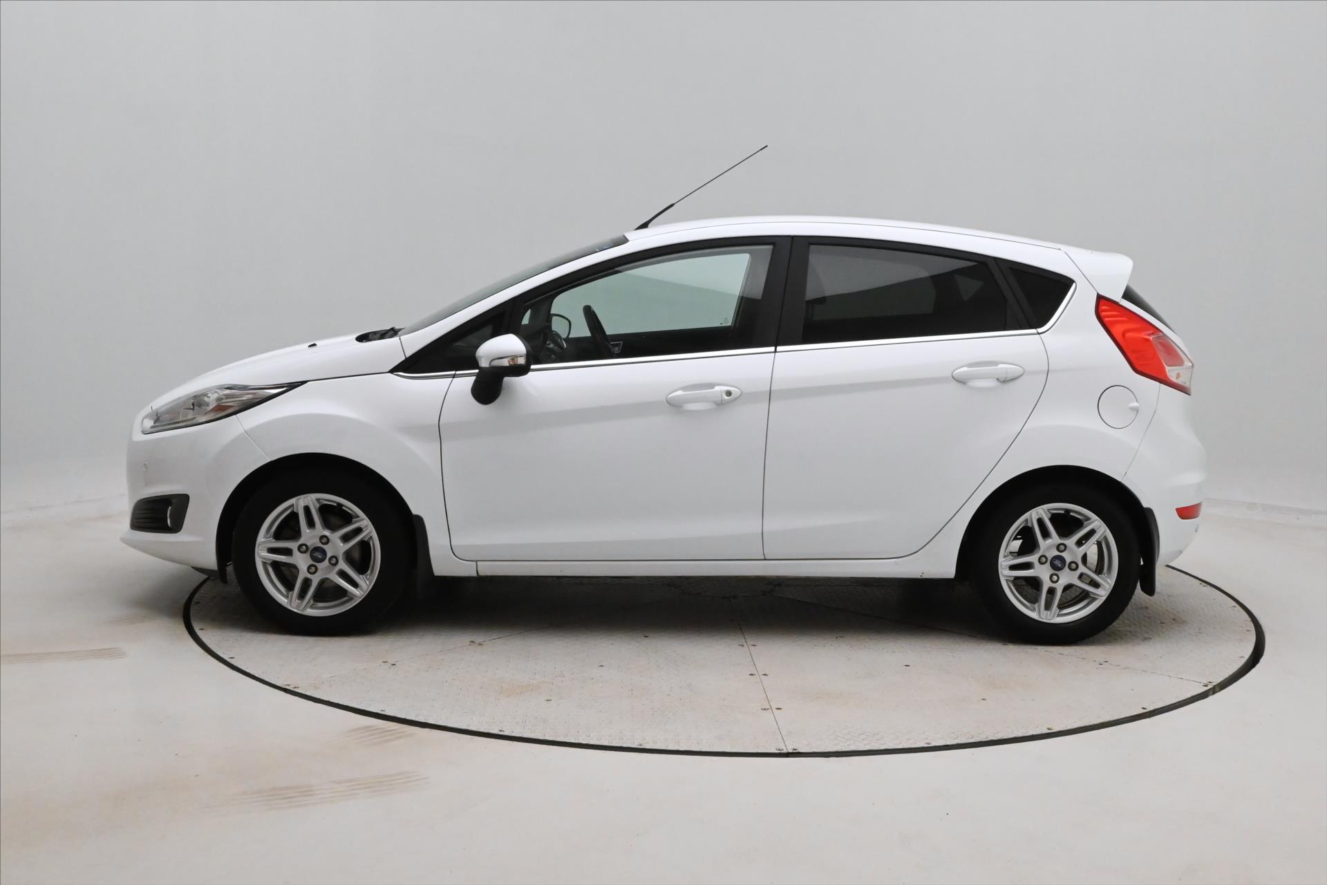 Hlavní fotografie vozu Ford Fiesta 1,0 EcoBoost 74kW Titanium Serv. Kniha (9)