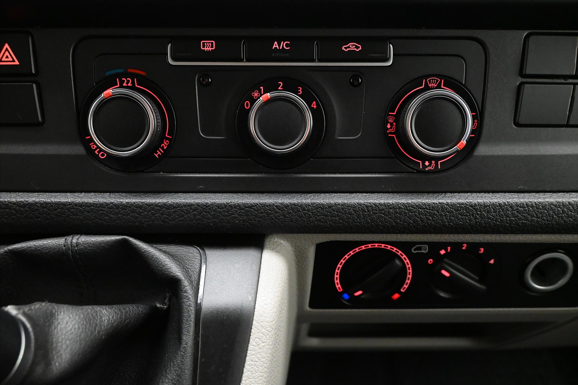 Hlavní fotografie vozu Volkswagen Transporter 2,0 TDI 110 kW 8míst Long Nezáv. topení (19)